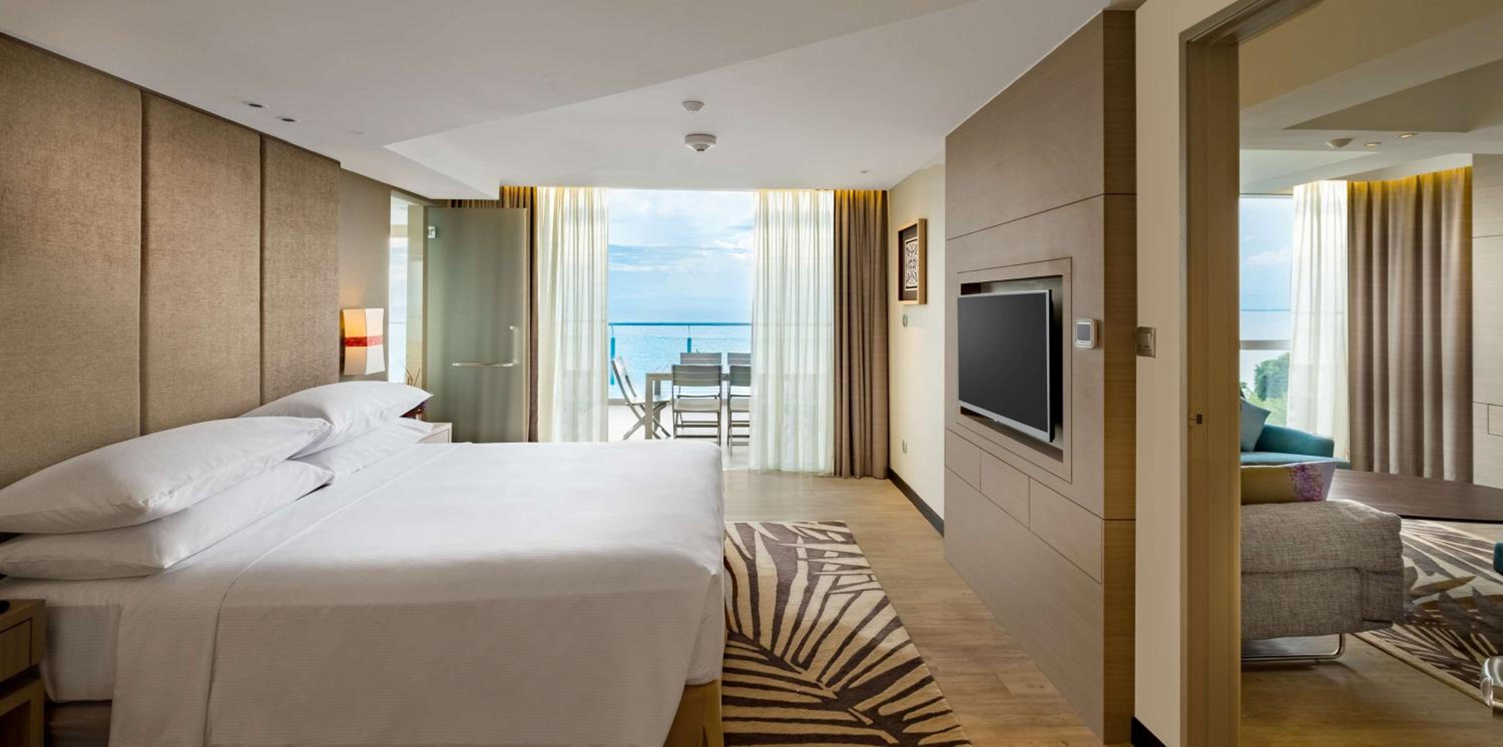 King Suite with Bath Tub and Terrace - Sea View - Photo 3