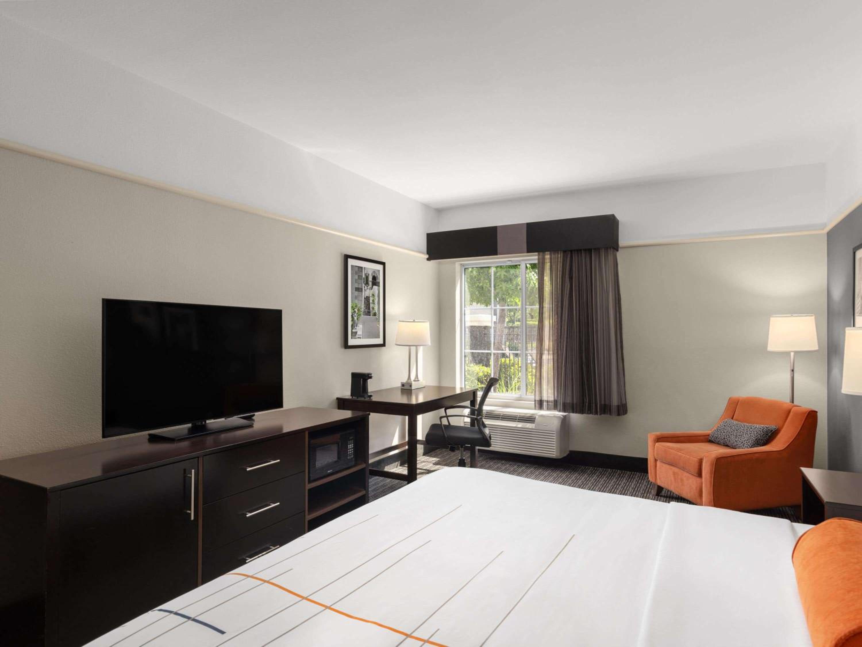 Deluxe King Room photo 2