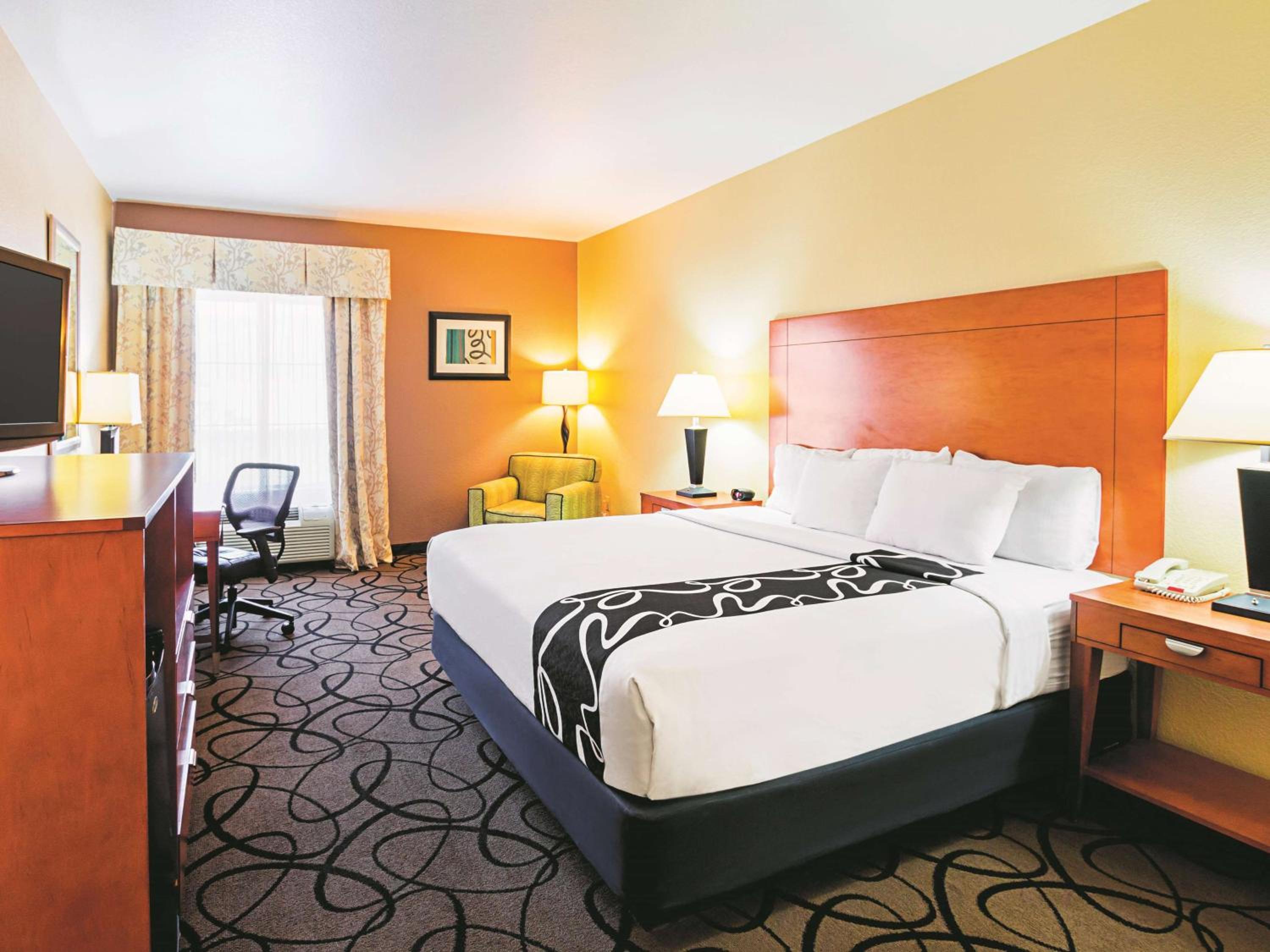 Deluxe King Room - Photo 1