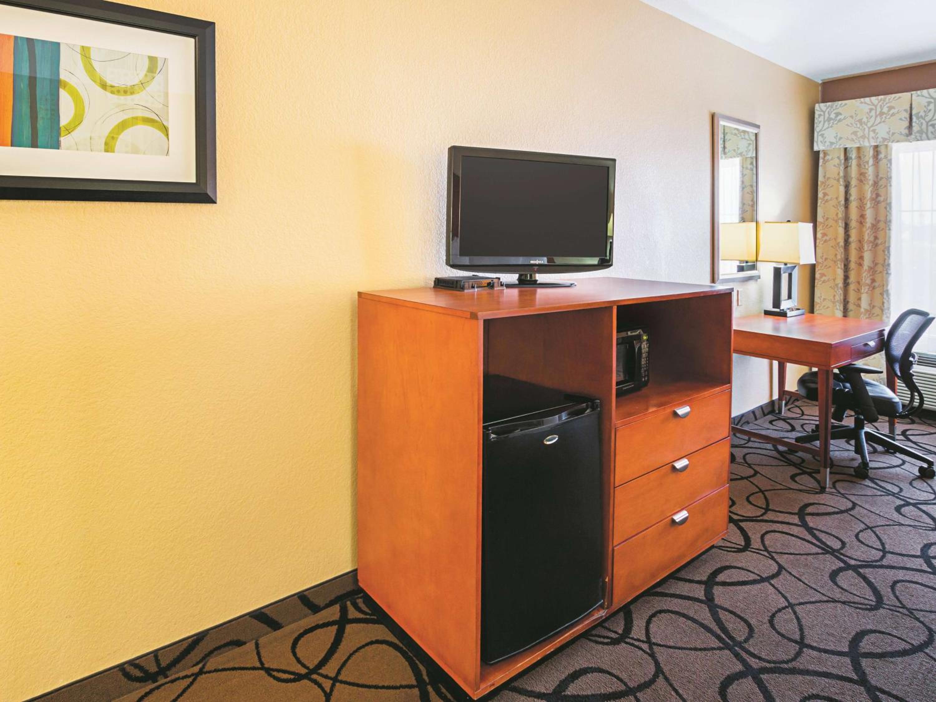 Deluxe King Room - Photo 5