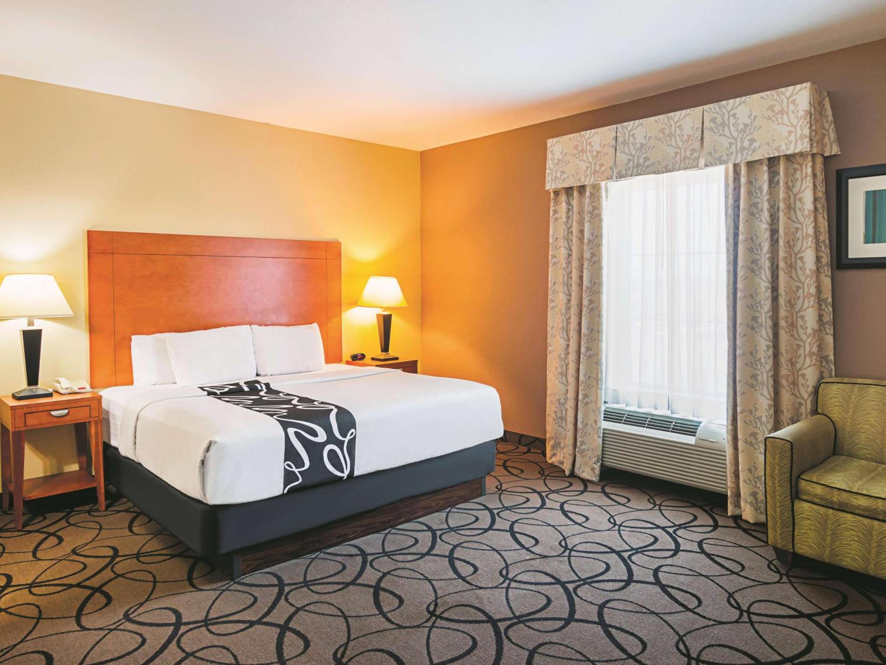 One-Bedroom King Suite - Non-Smoking - Photo 4