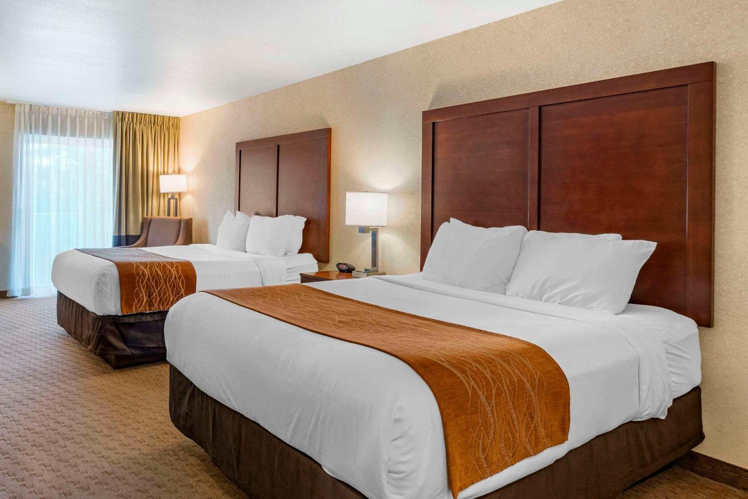 Standard Queen Room with Two Queen Beds - Non-Smoking - Photo 1