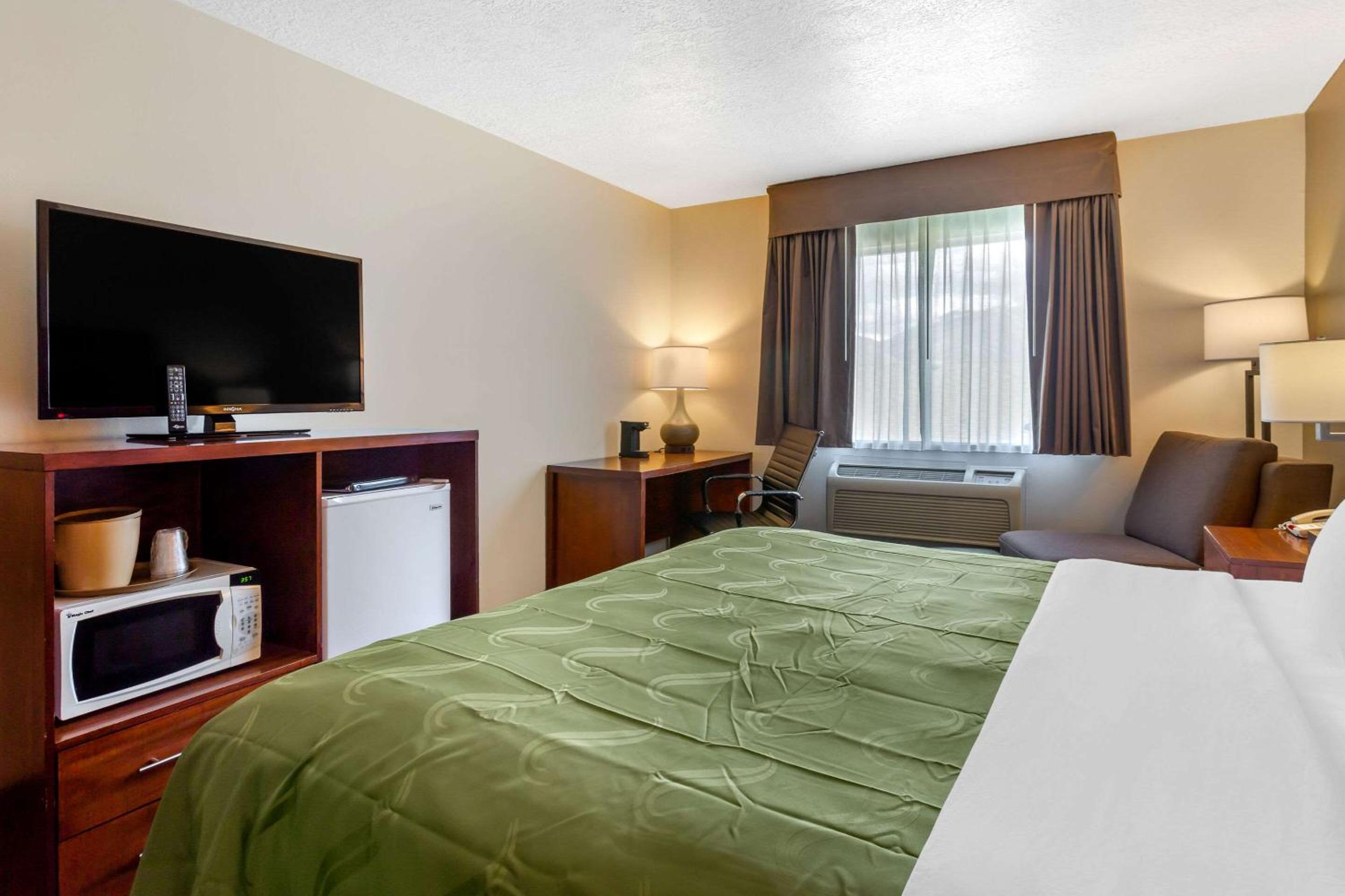 King Room - Non-Smoking - Photo 1