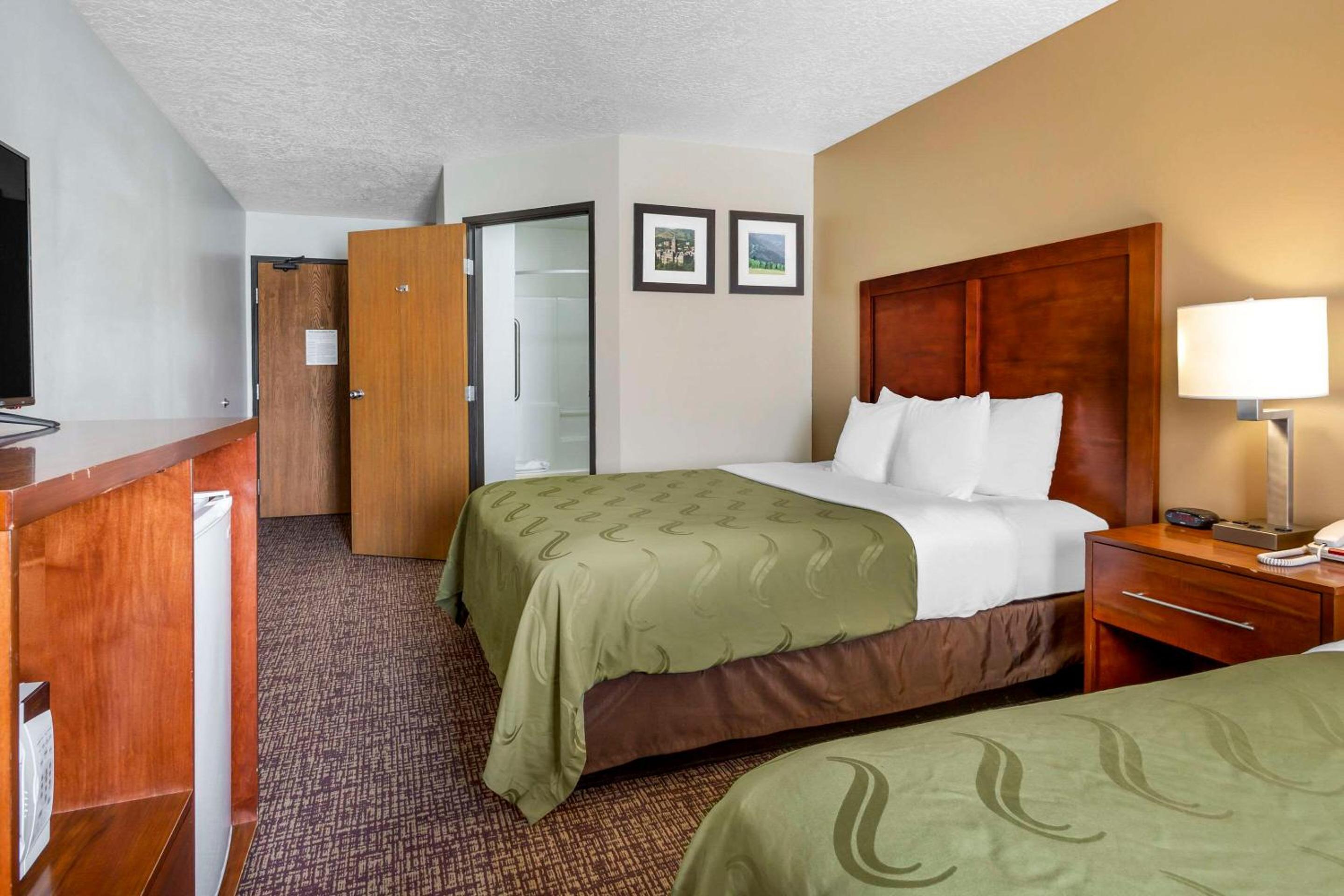 Queen Room with Two Queen Beds - Non-Smoking - Photo 1
