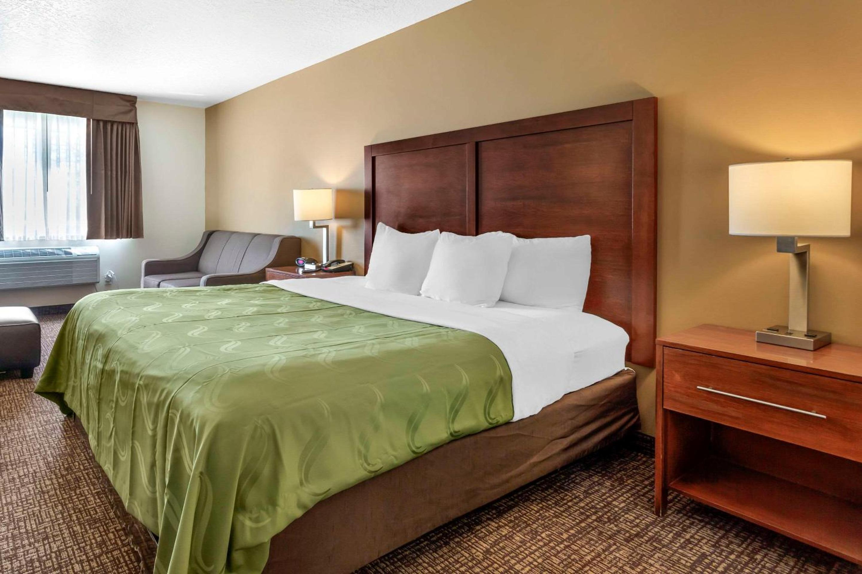 Superior Queen Suite - Non-Smoking - Photo 1