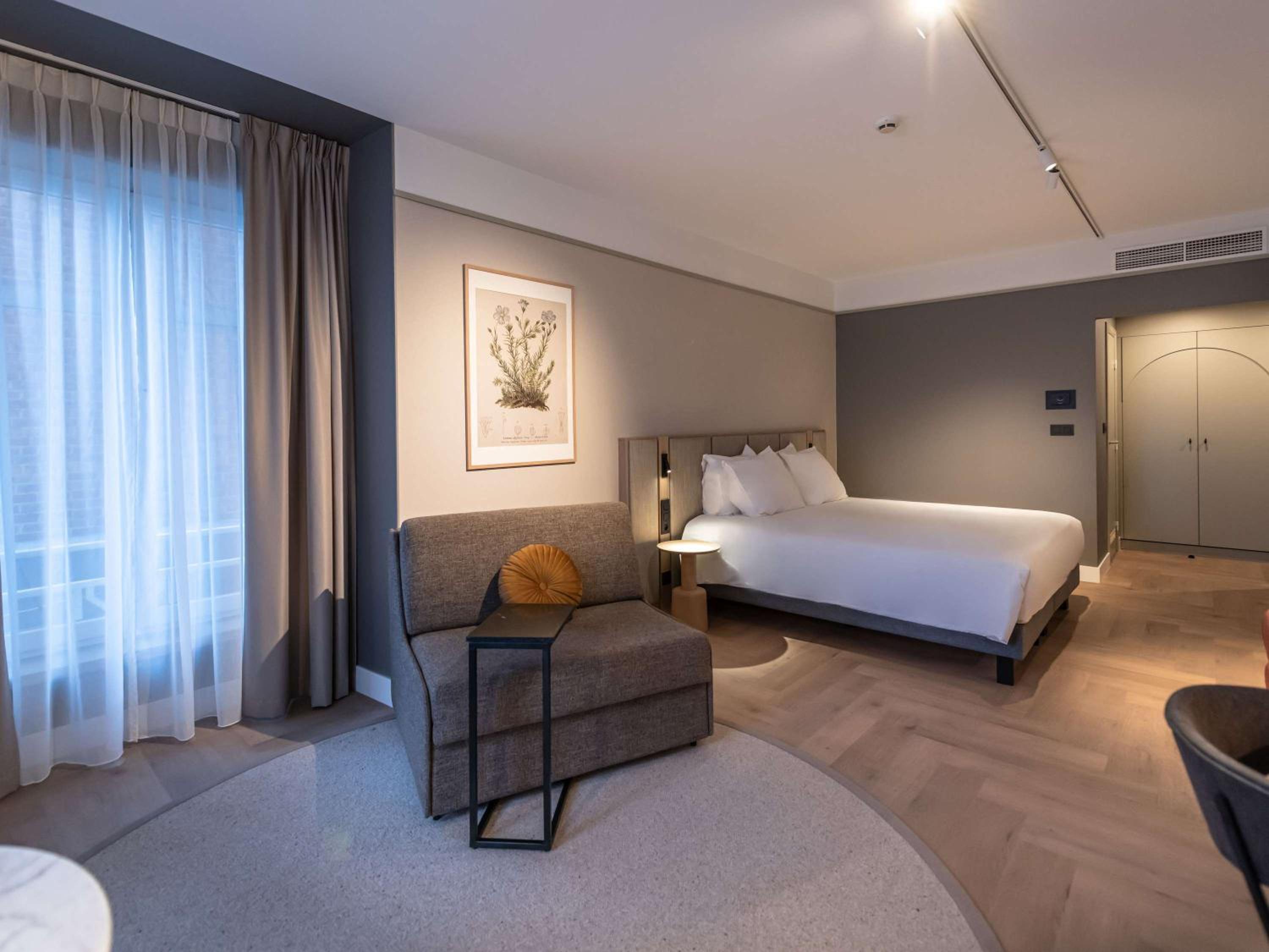 Superior King Room with Sofa