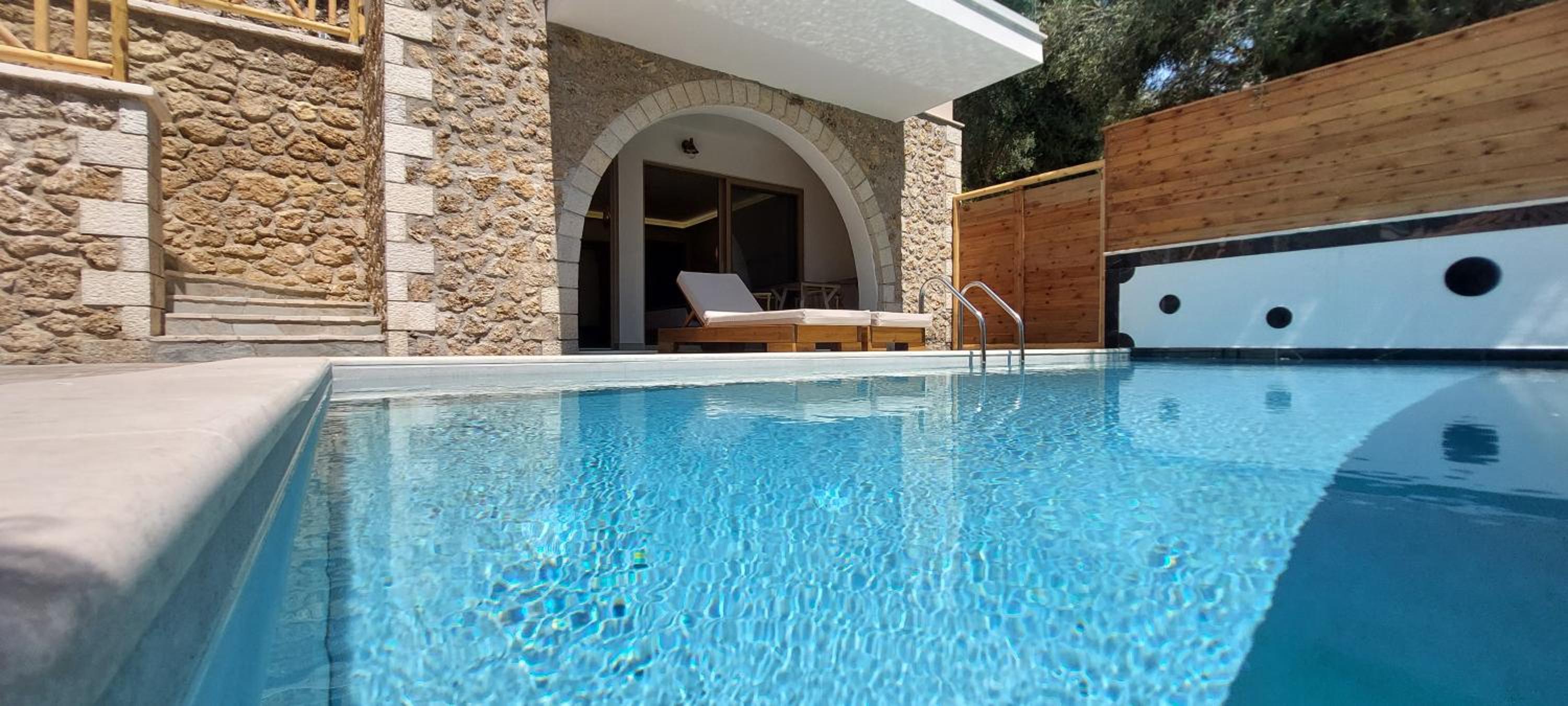 Junior Suite with Private Pool - Photo 19