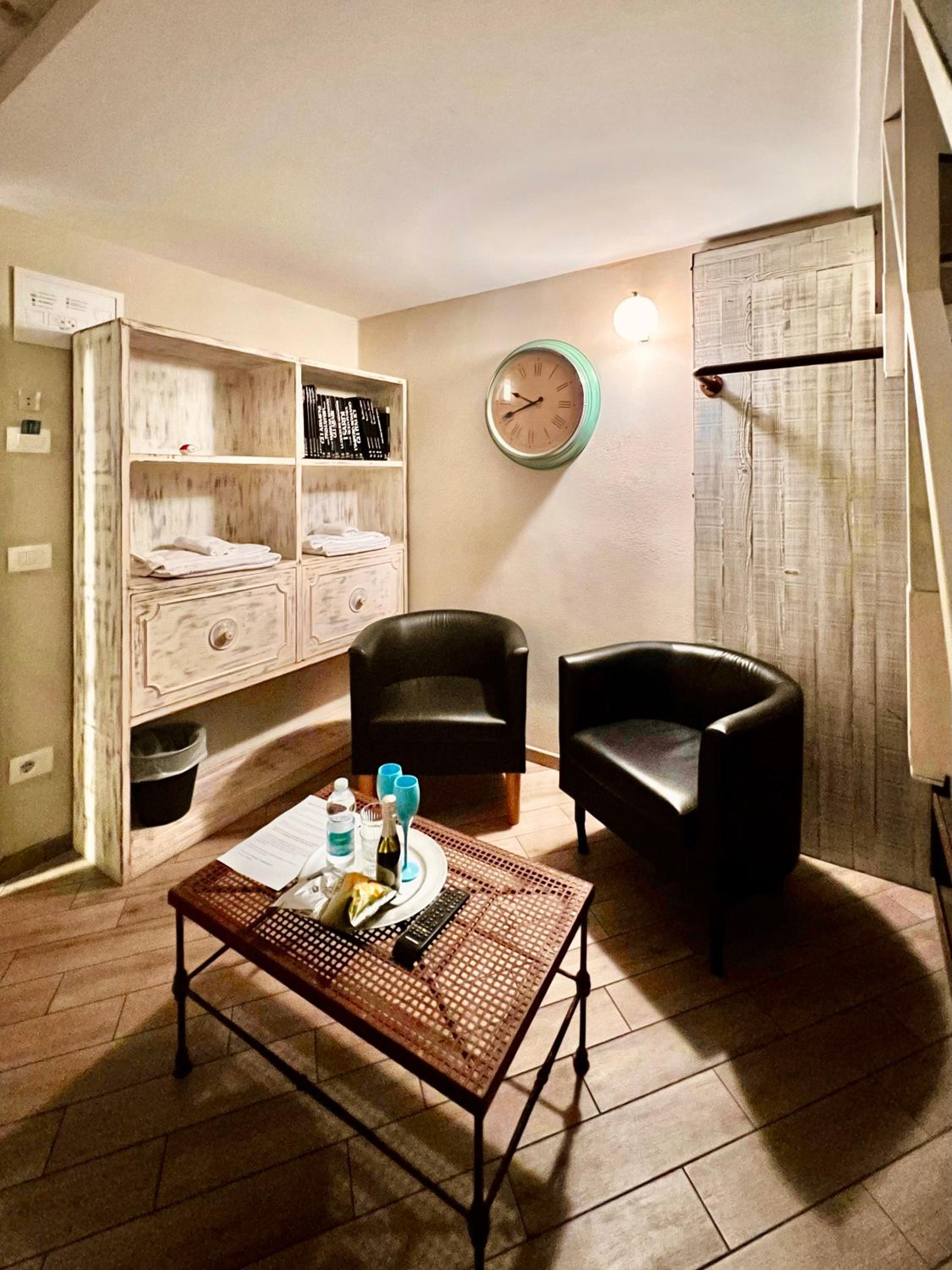 Economy Double Room with Private External Bathroom photo 2
