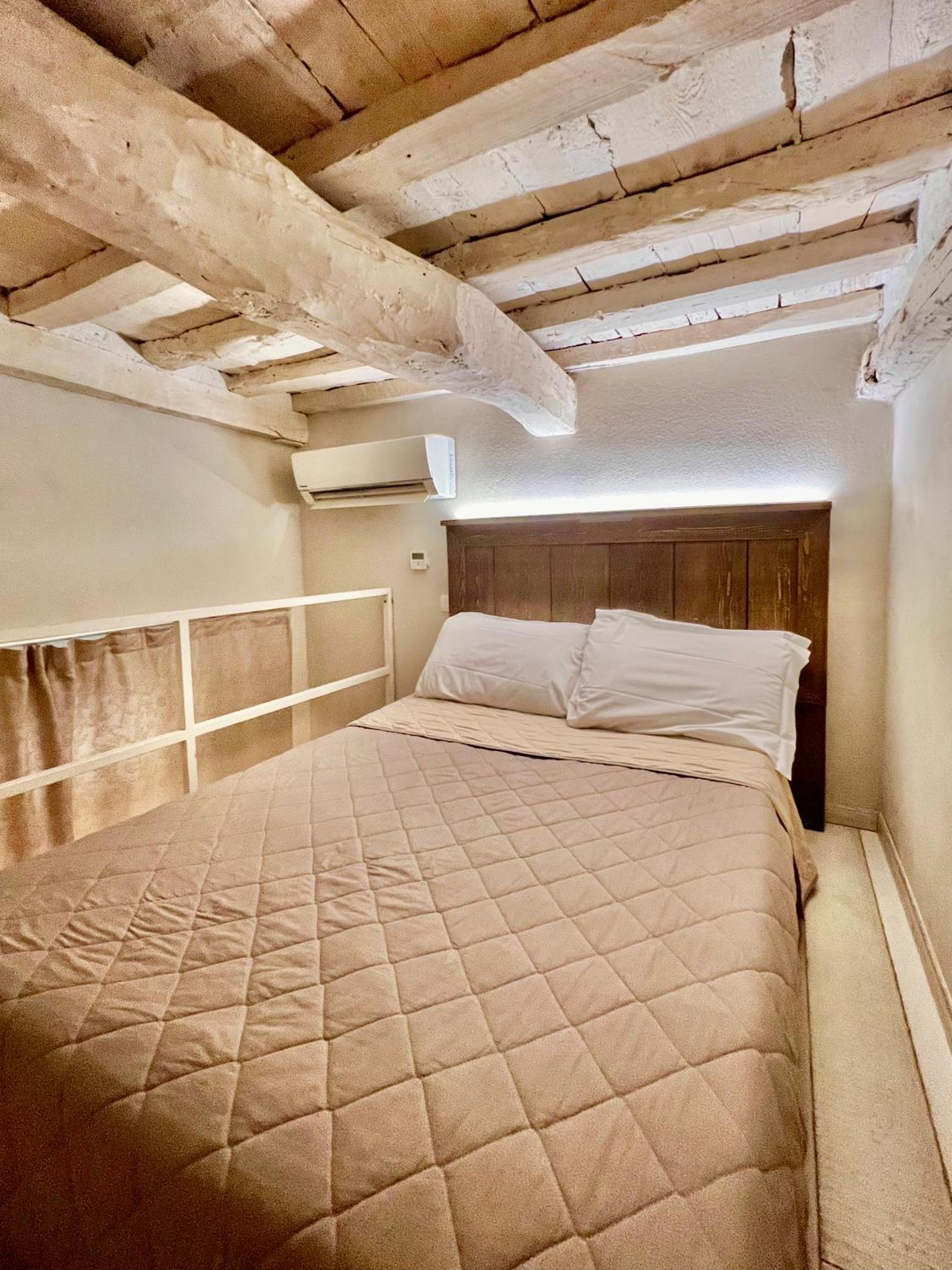Economy Double Room with Private External Bathroom photo 3