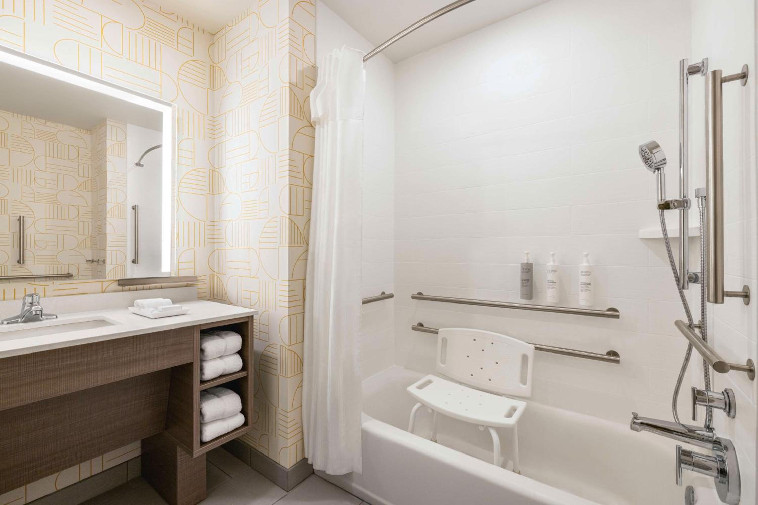 Studio Suite with Two Queen Beds and Tub - Mobility Access