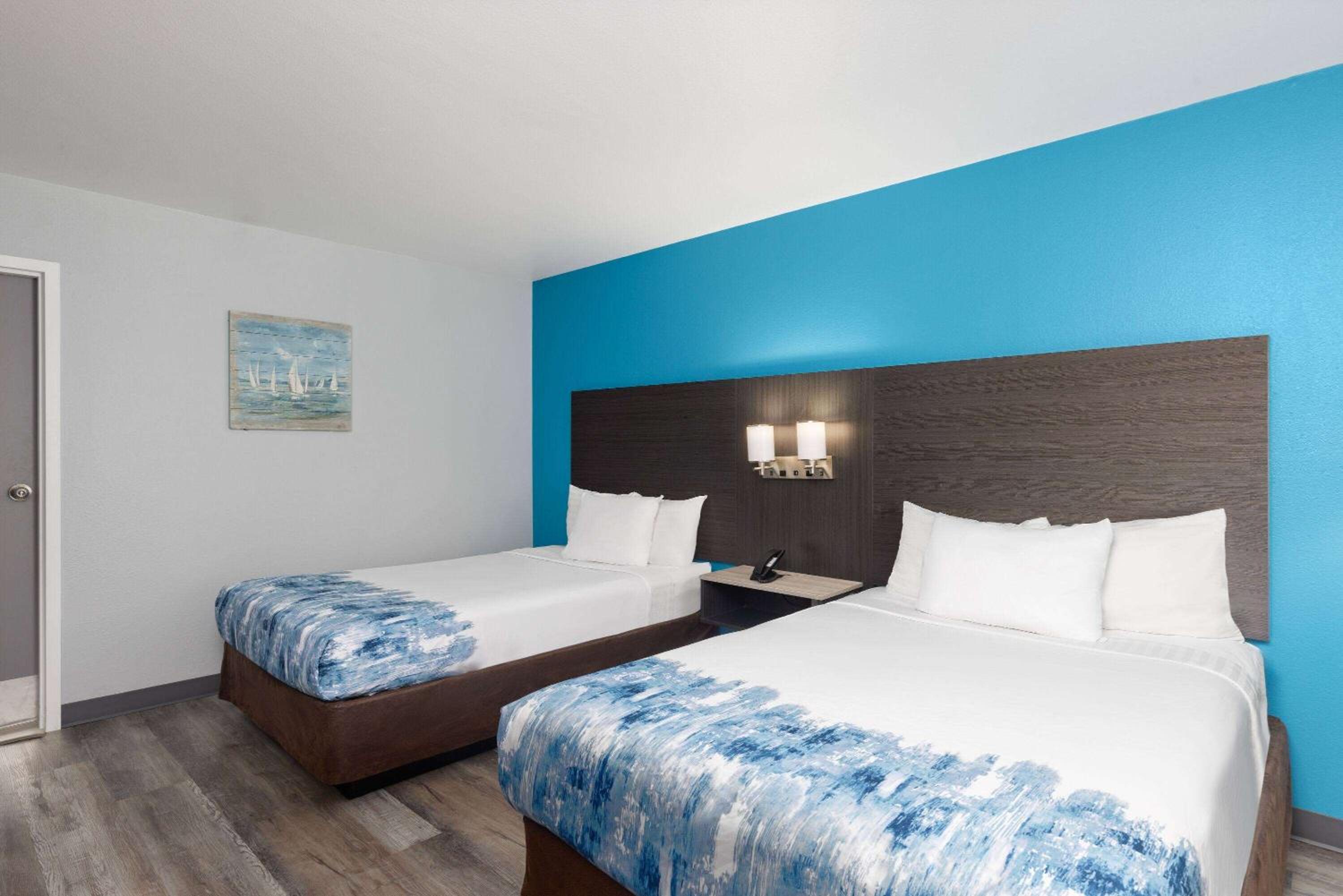 Double Room with Two Double Beds, Mobility/Hearing Access and Roll-In Shower, Non-Smoking - Photo 1
