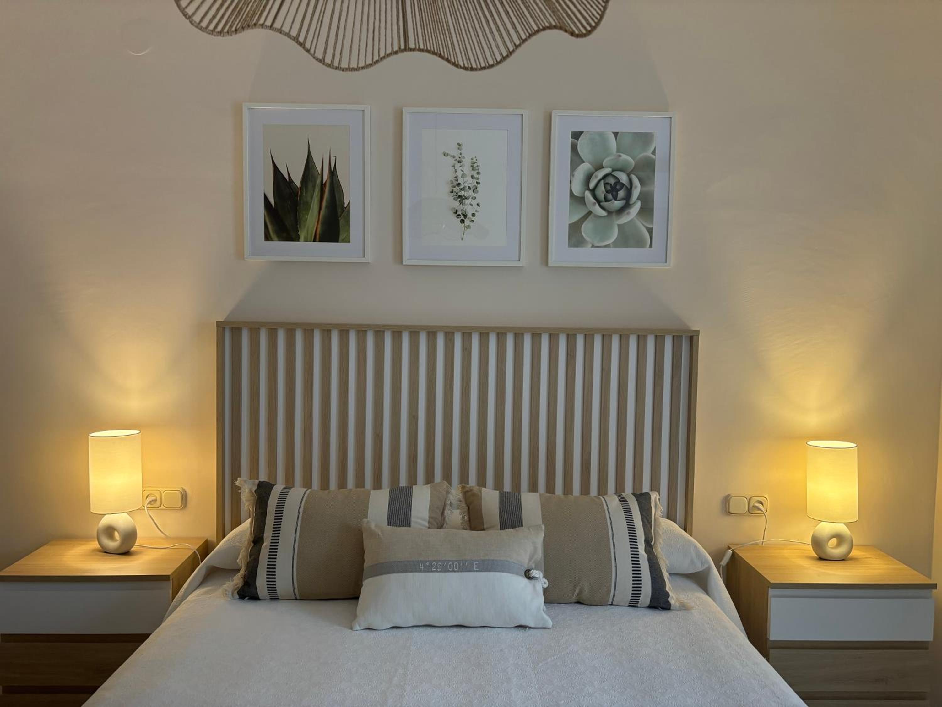Apartamento de una habitación con balcón y vista a la ciudad