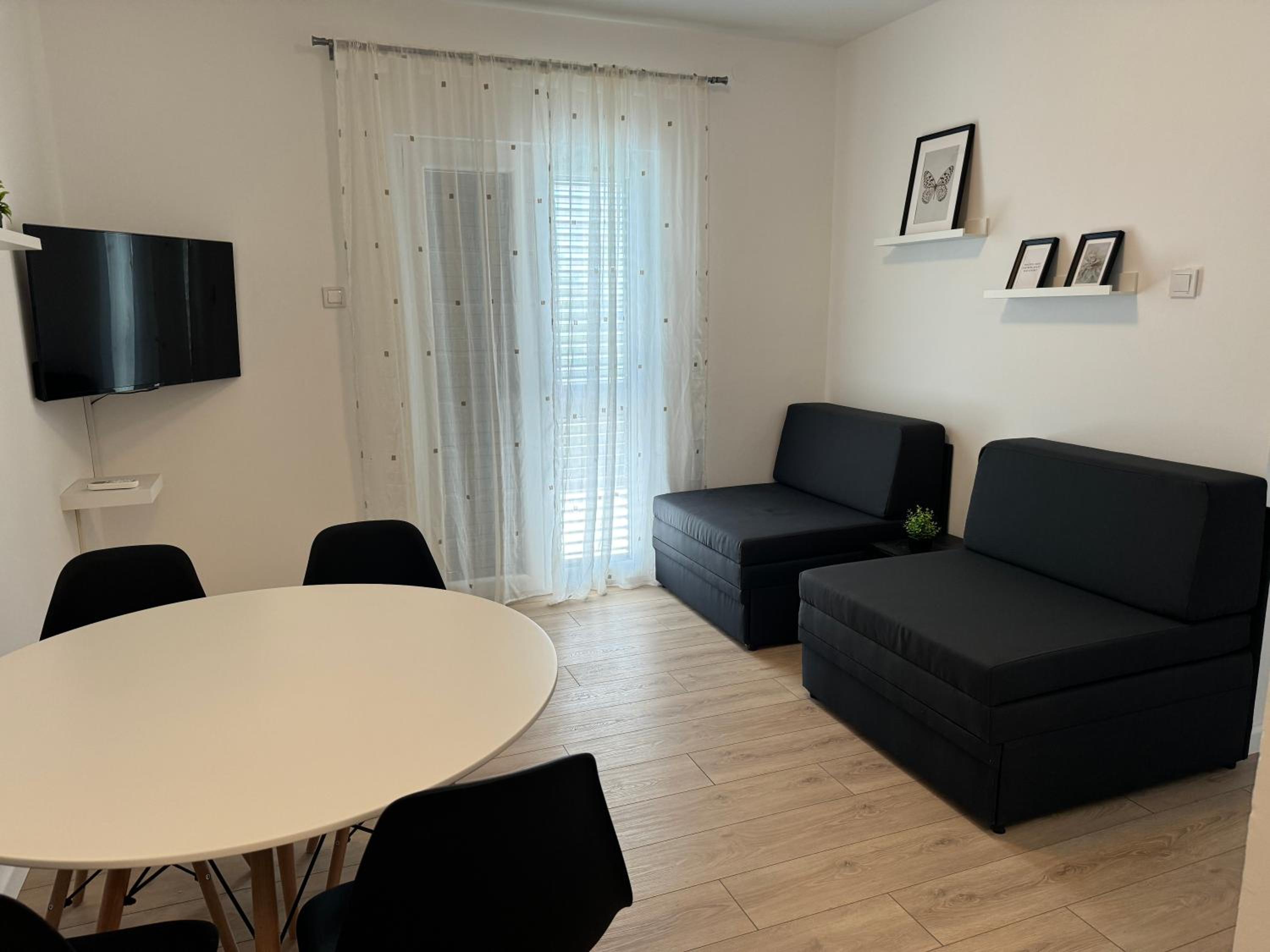 One-Bedroom Apartment photo 1