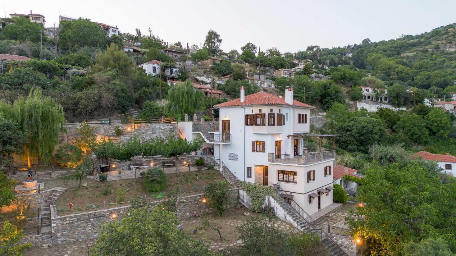 Three-Bedroom Villa photo 2