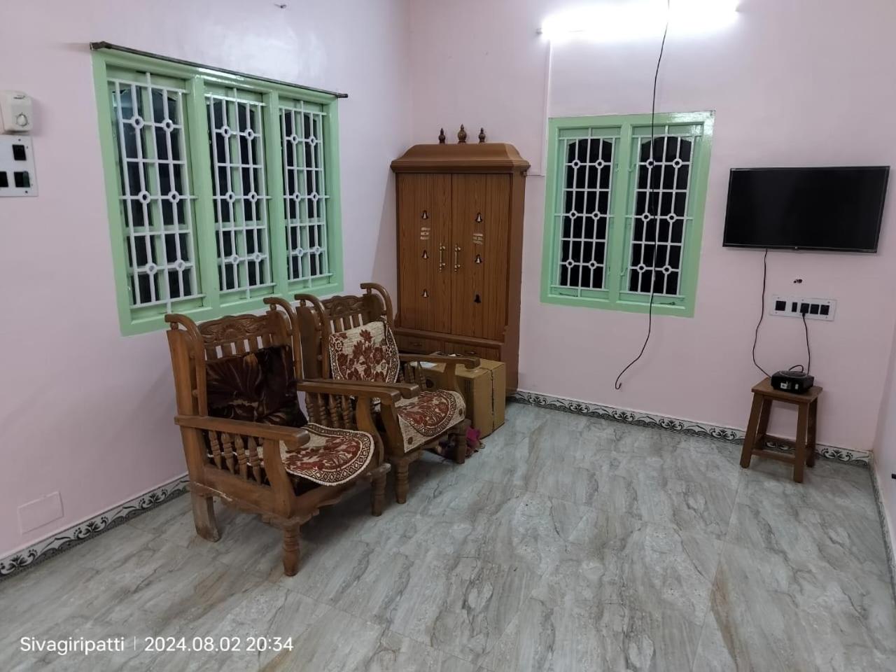Two-Bedroom House photo 2