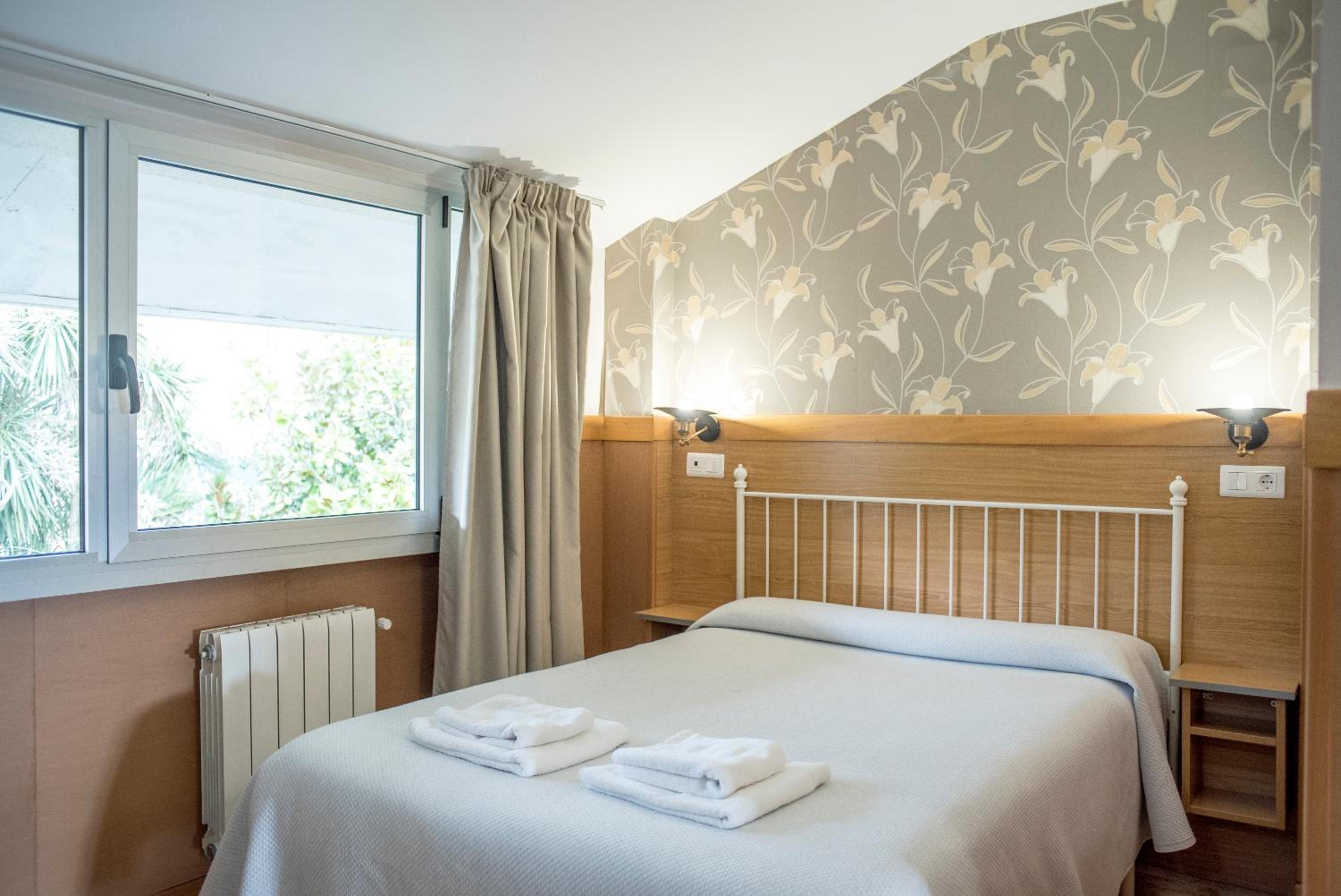 Double or Twin Room - Photo 2