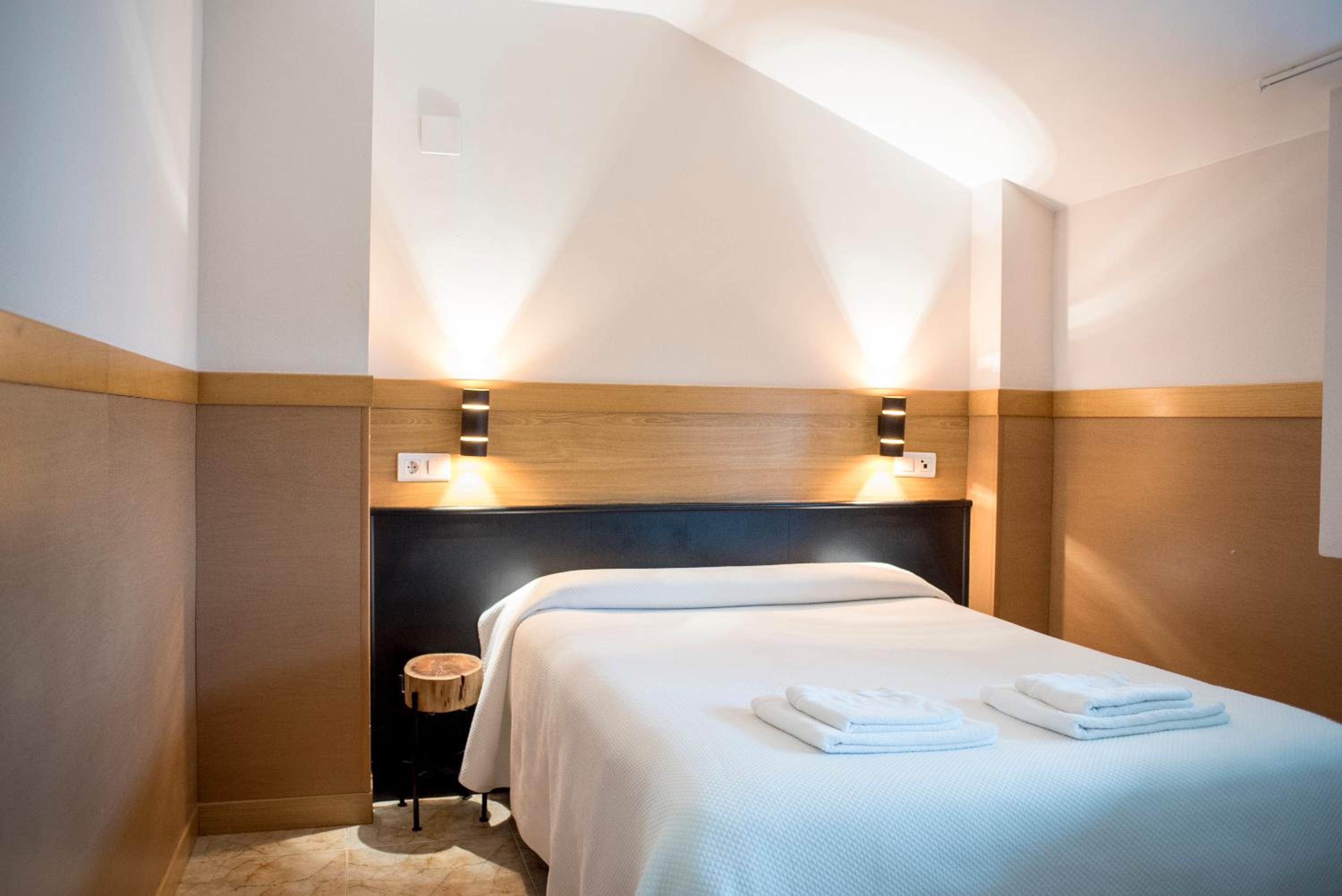 Double or Twin Room - Photo 4