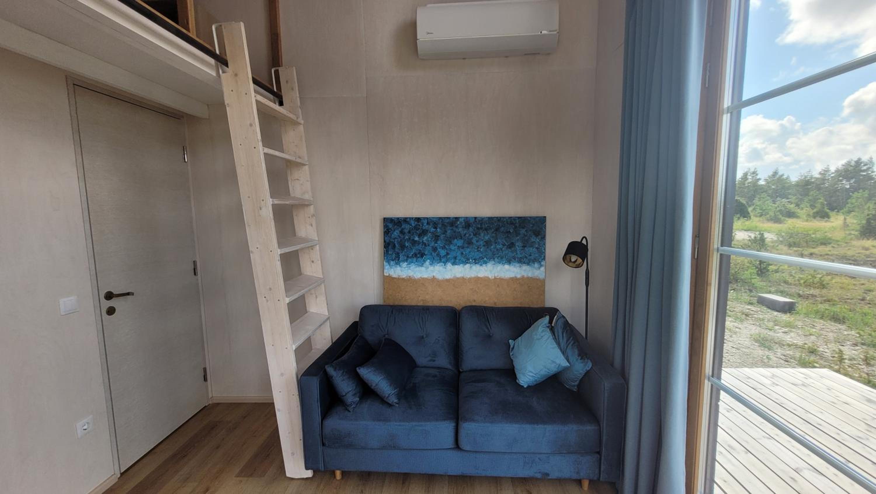 One-Bedroom House photo 1