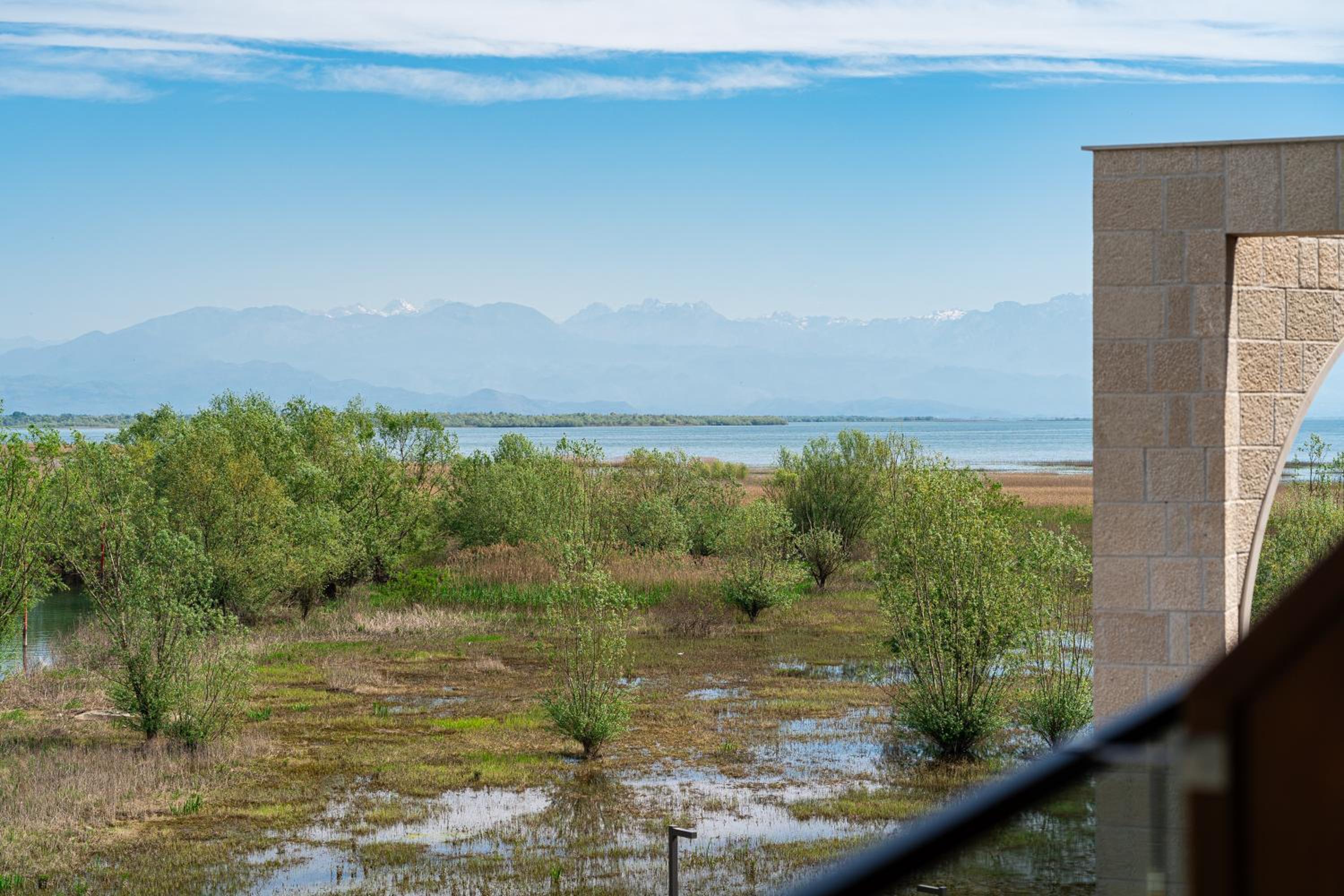 Apartment with Lake View