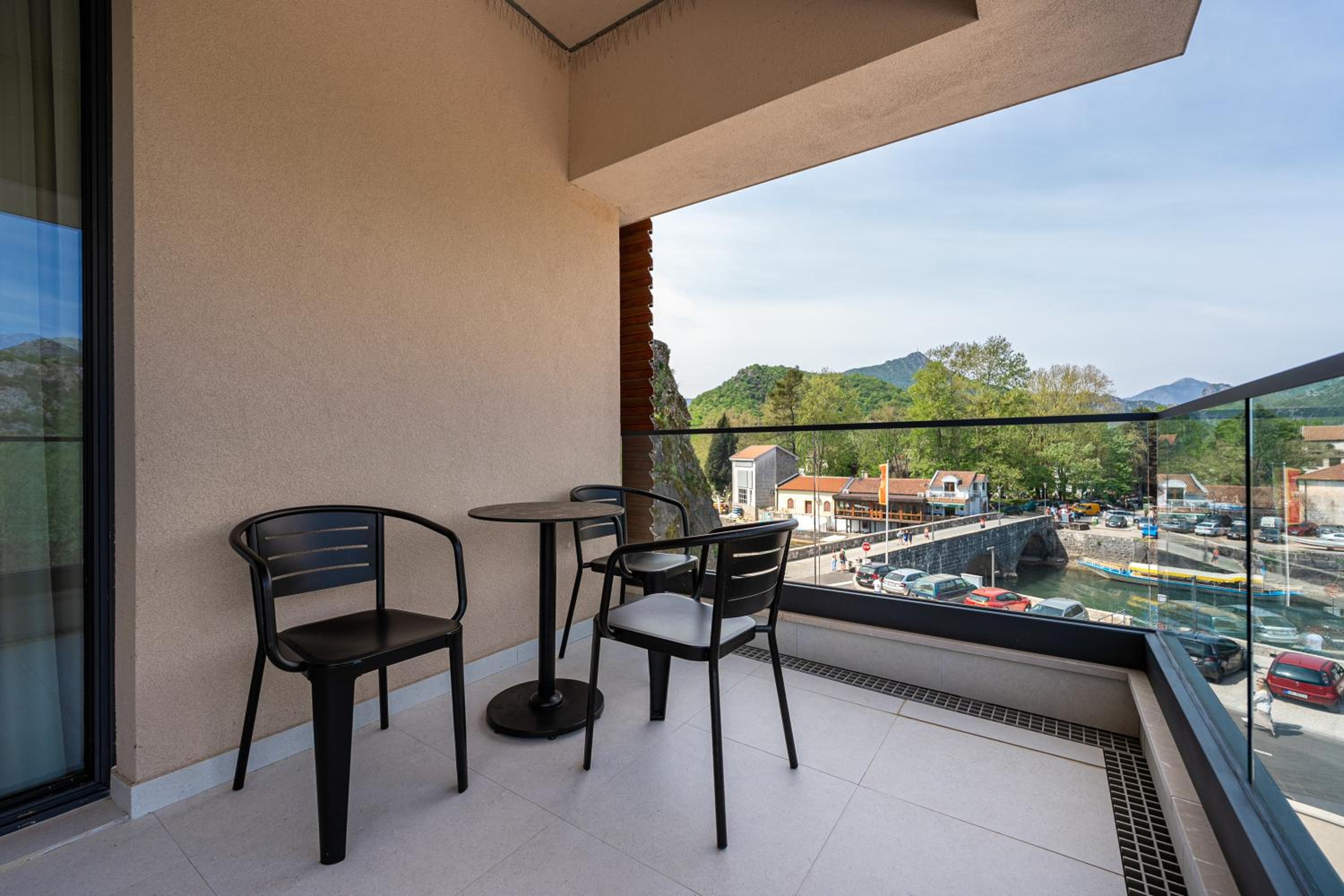 Apartment with Lake View photo 3