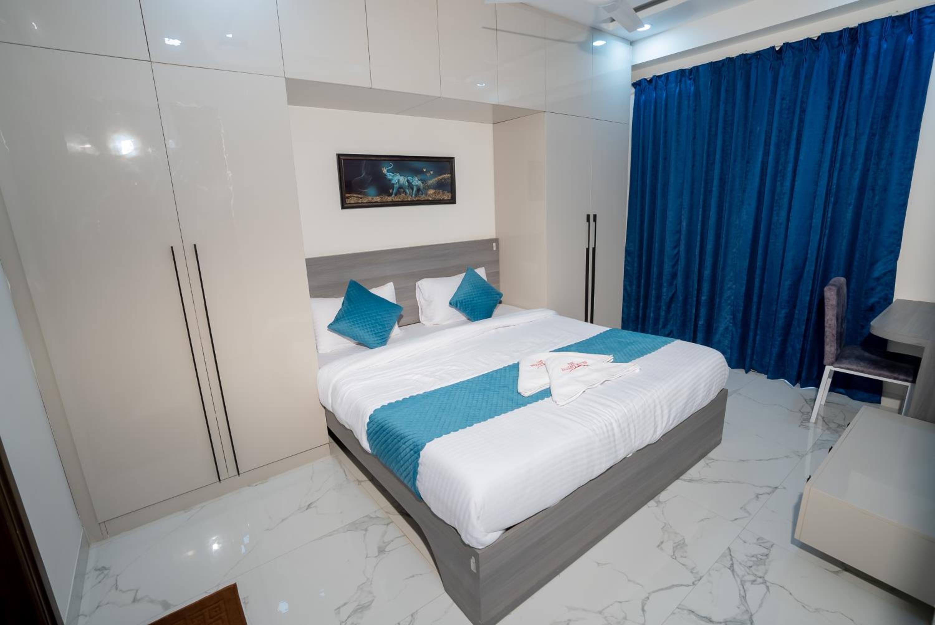 Three-Bedroom Suite - Photo 16