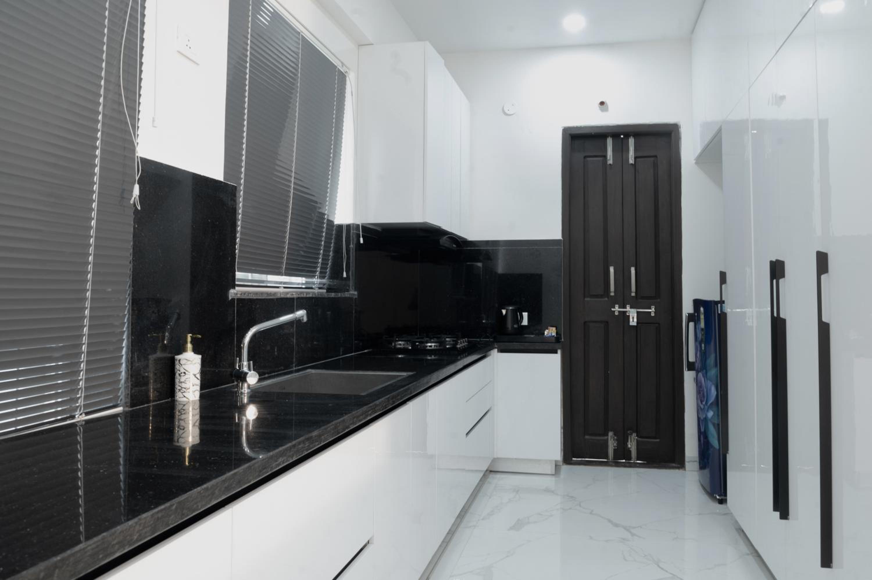 Three-Bedroom Suite - Photo 10