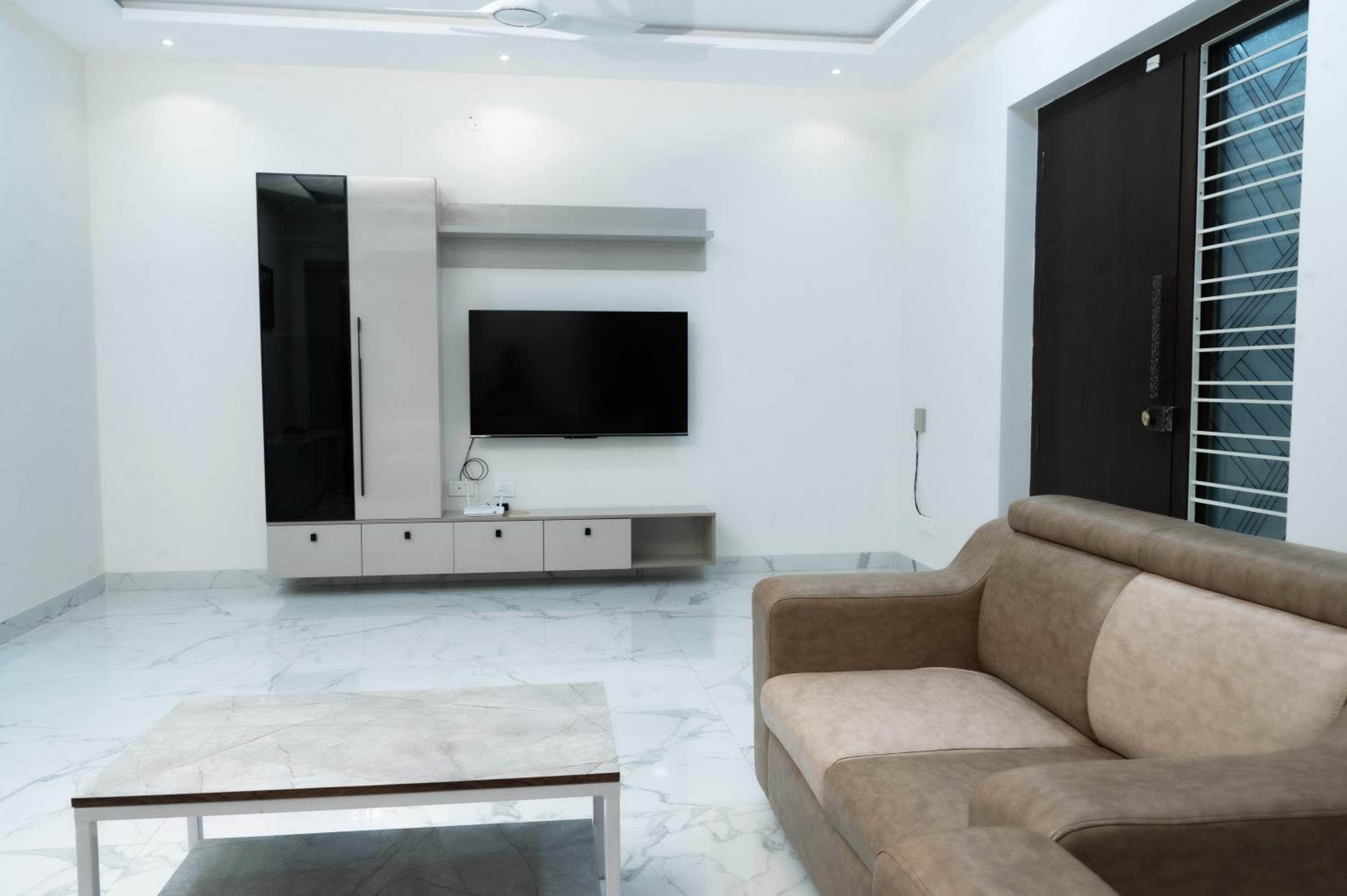 Three-Bedroom Suite - Photo 11