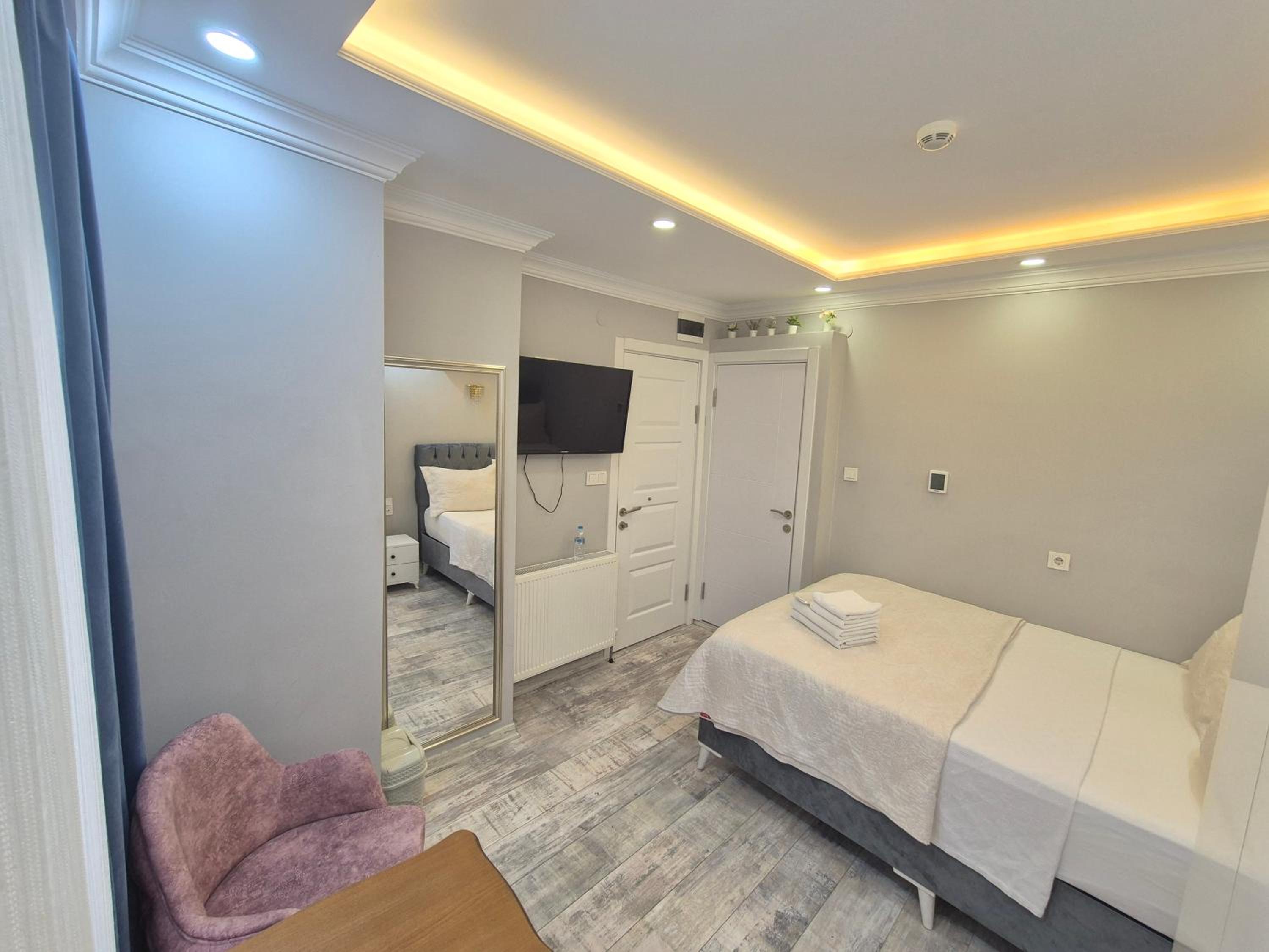 Economy Double Room photo 2