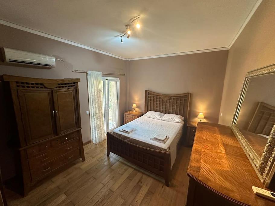 Two-Bedroom House - Lake View