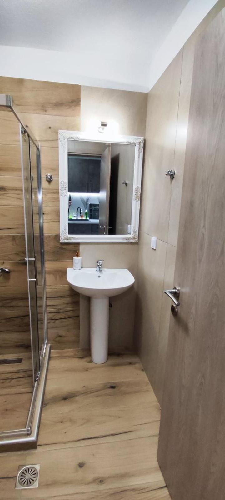 One-Bedroom House photo 3