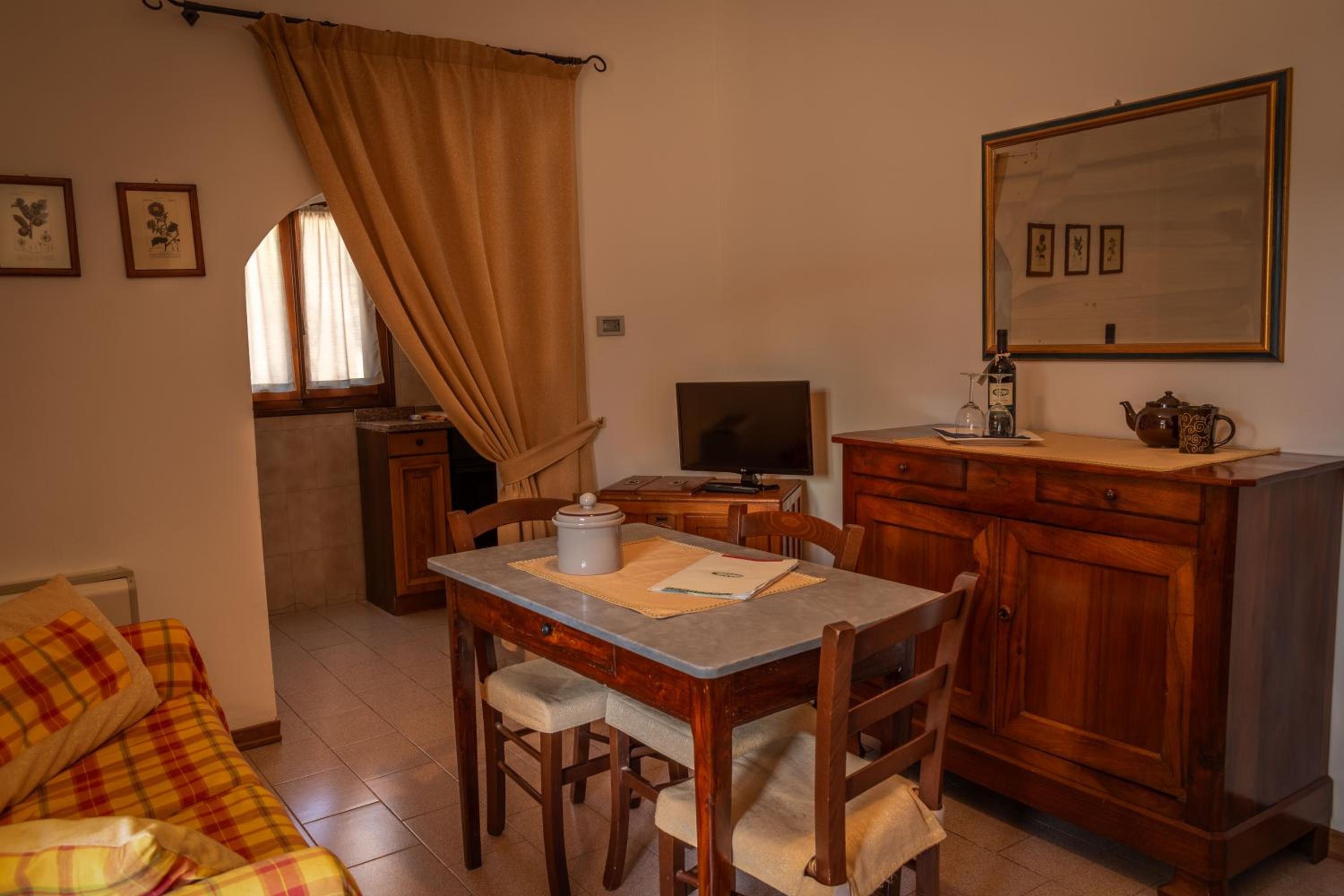 Large Double Room - Photo 8