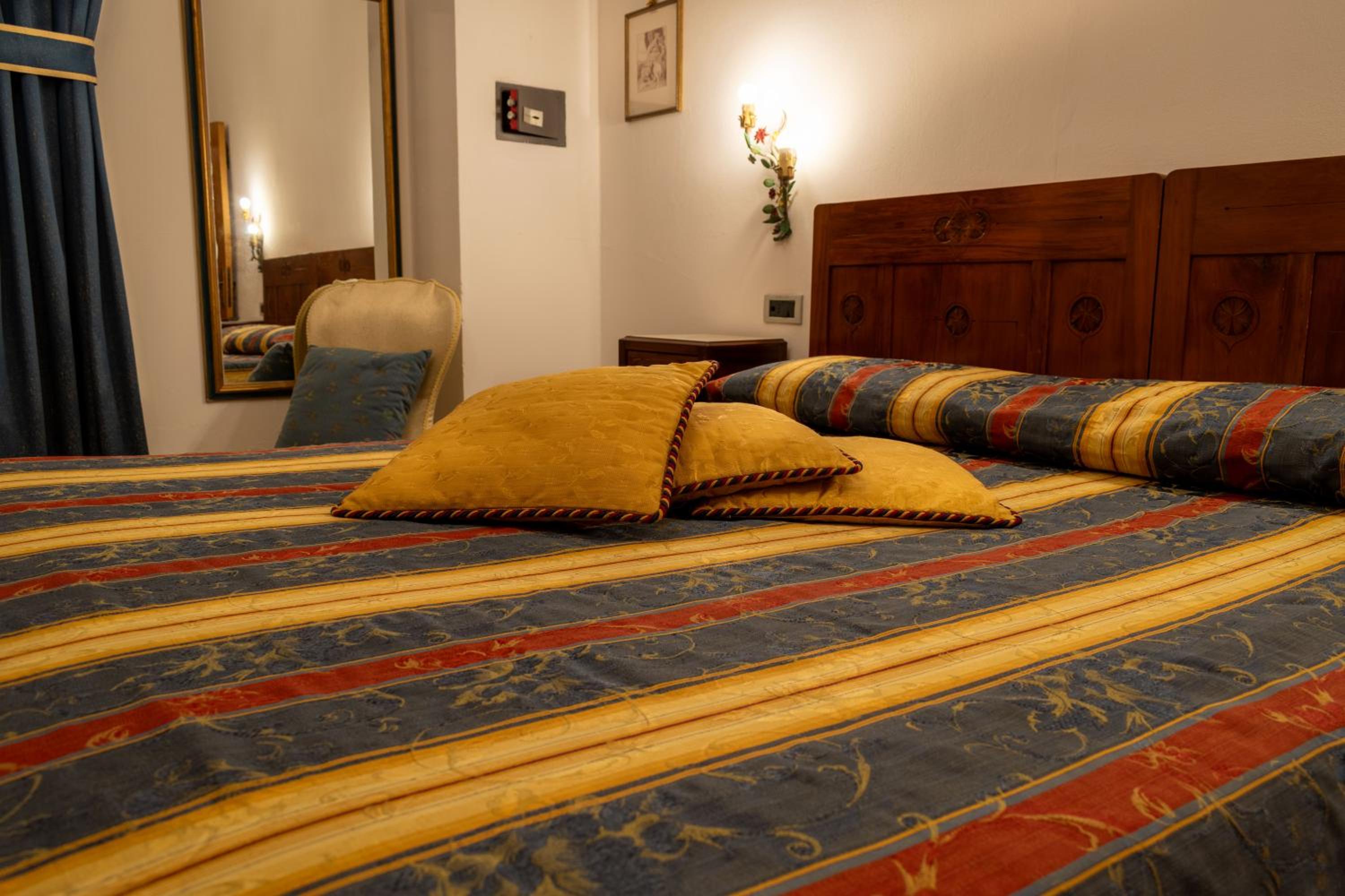 Large Double Room - Photo 10