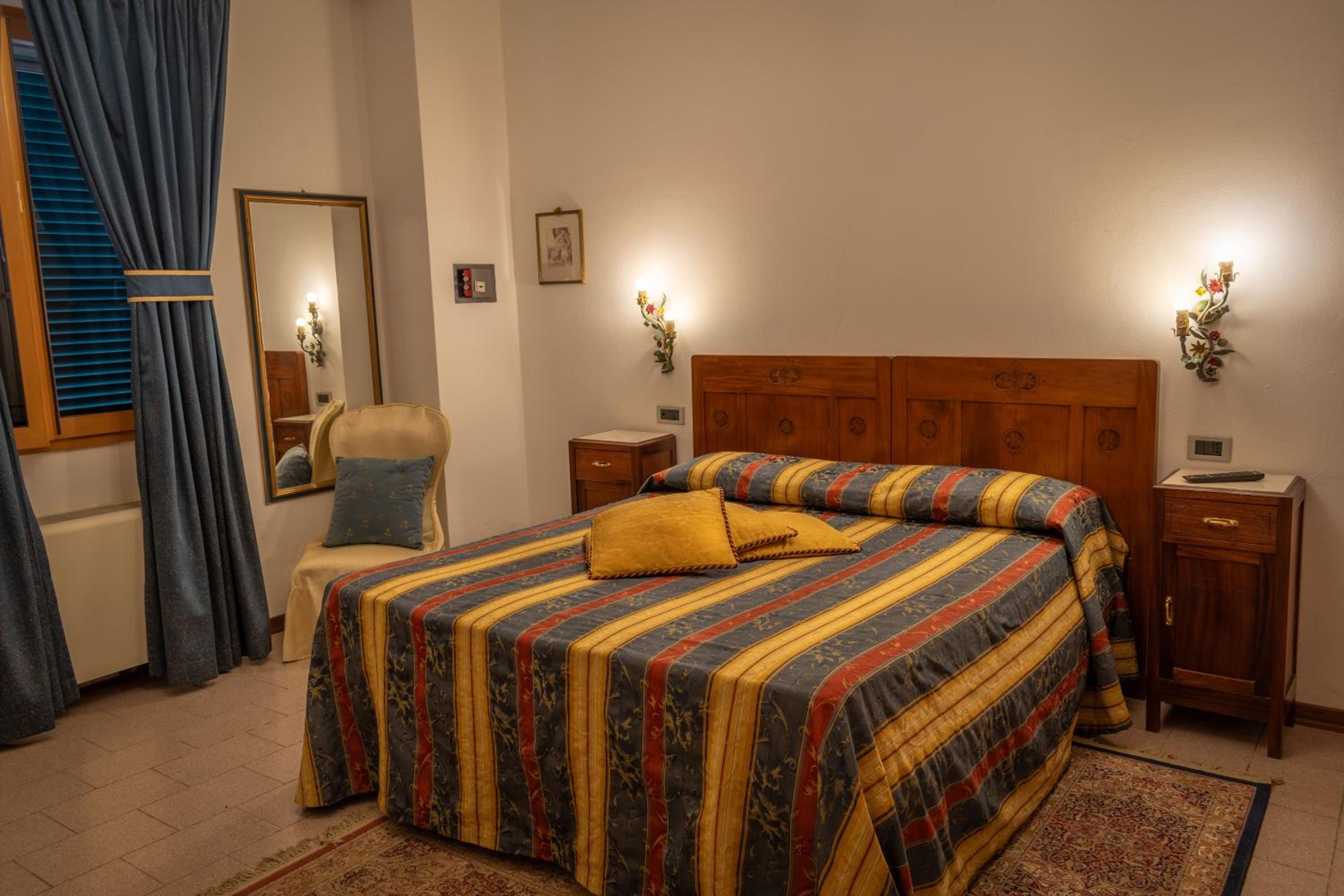 Large Double Room - Photo 1
