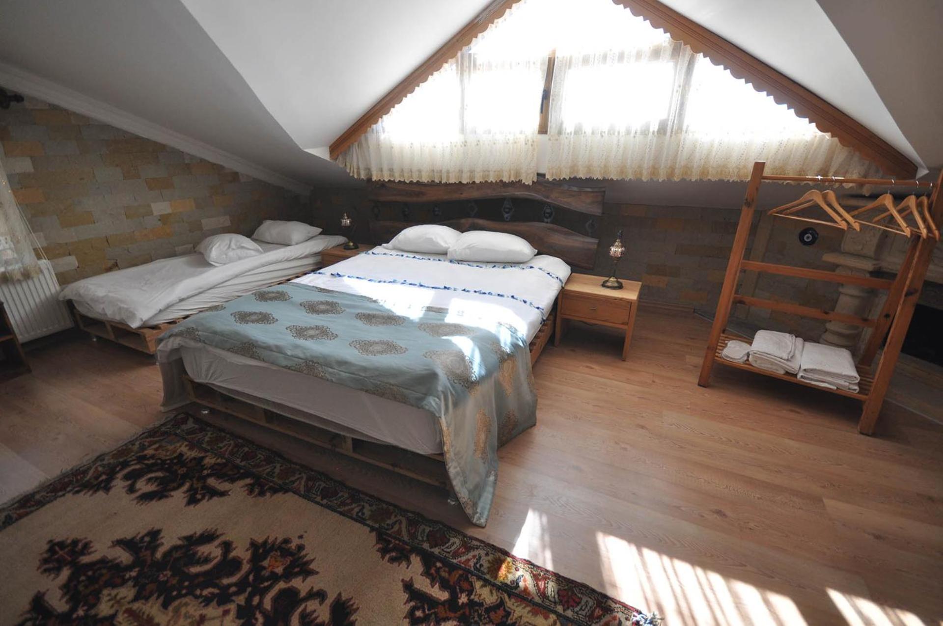 Deluxe Double Room With Bath photo 3