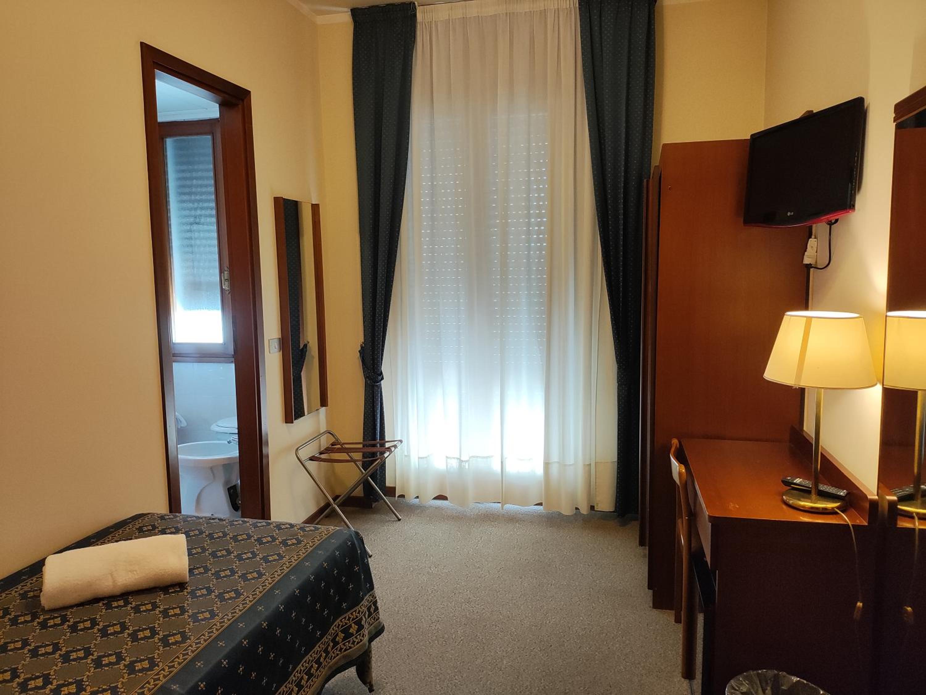 Standard Single Room photo 3
