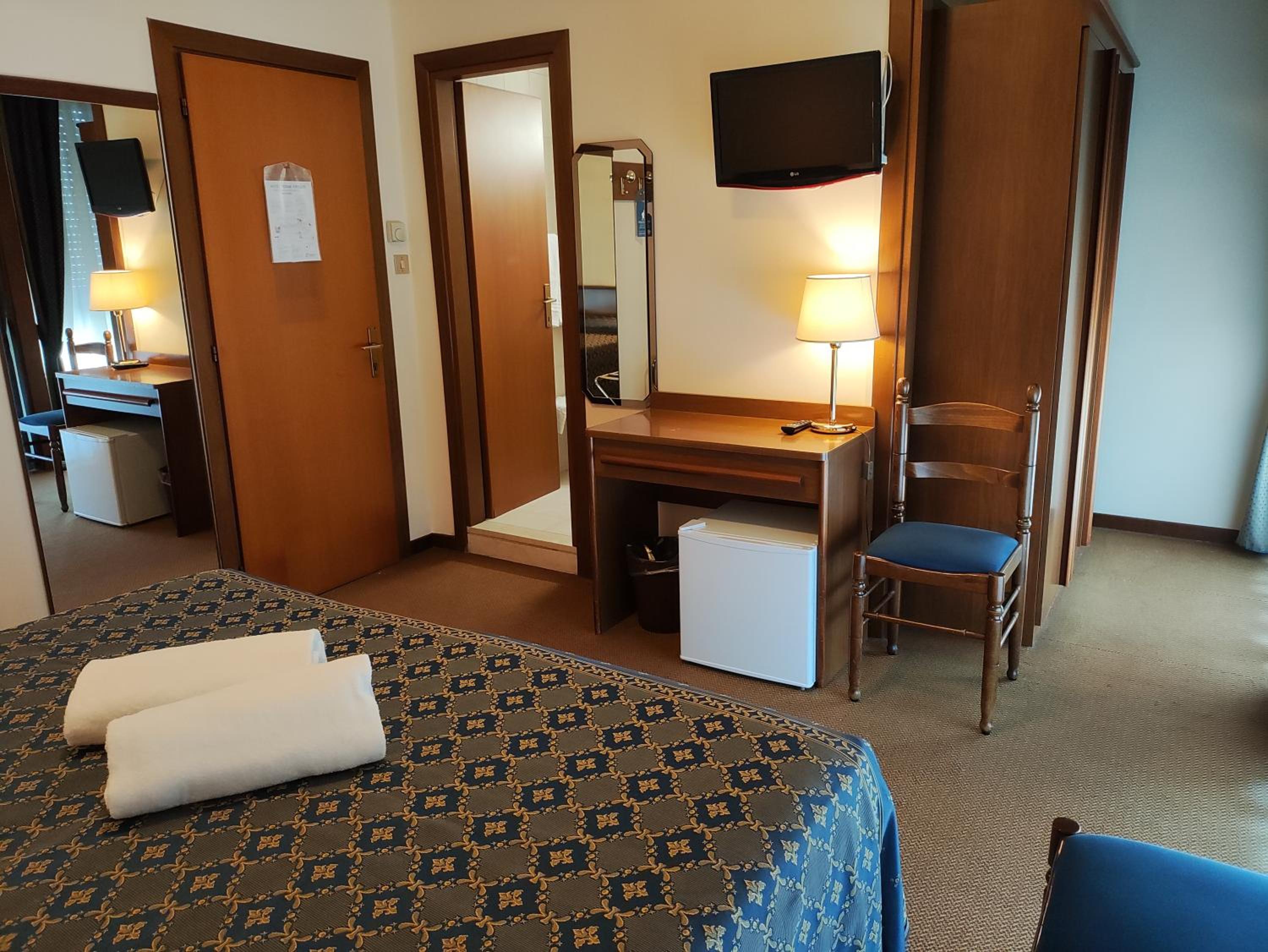 Standard Double or Twin Room photo 3