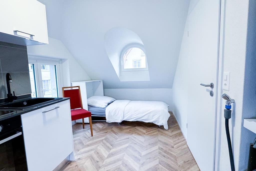 One-Bedroom Apartment photo 1