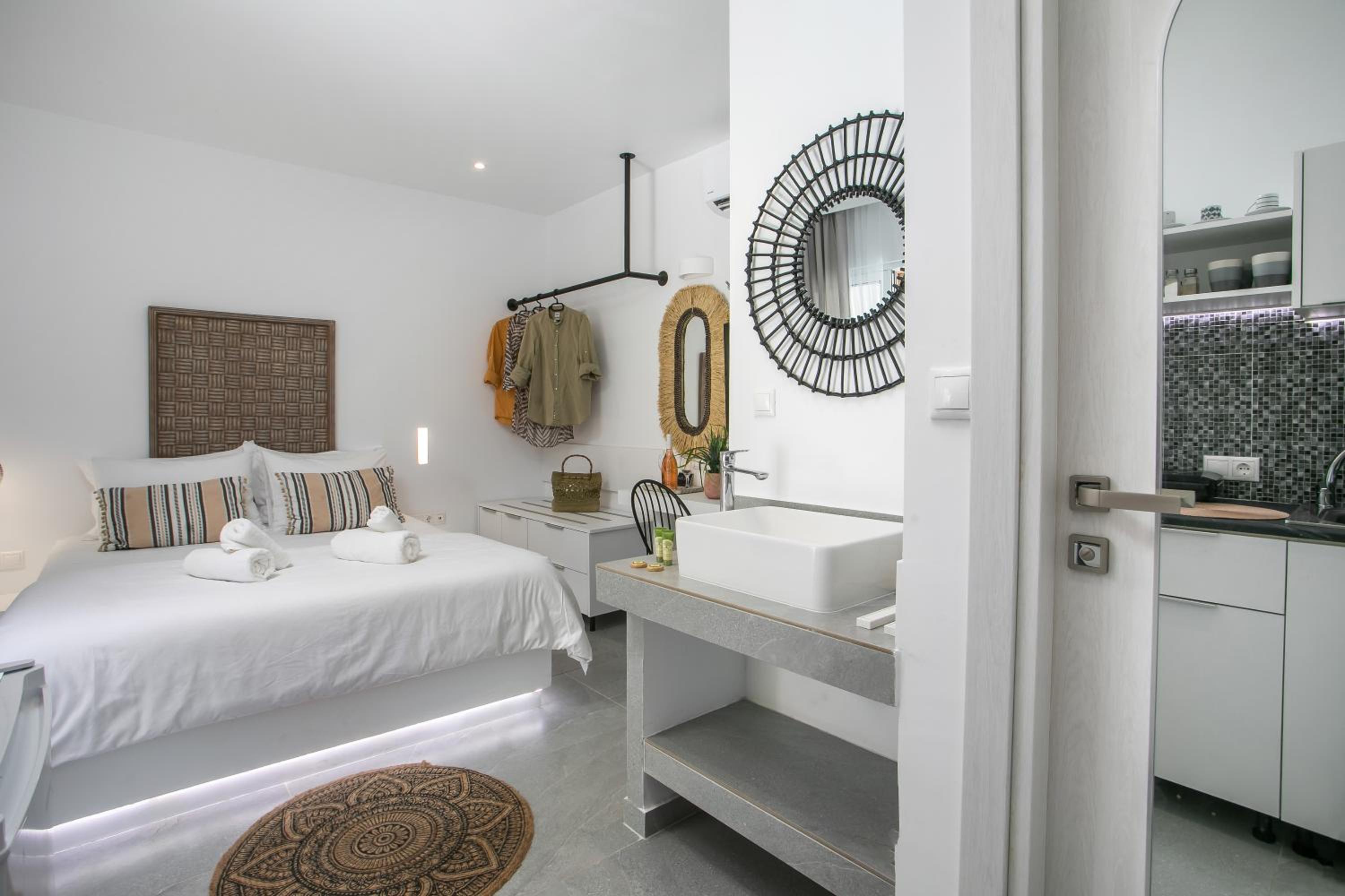Studio with Spa Bath