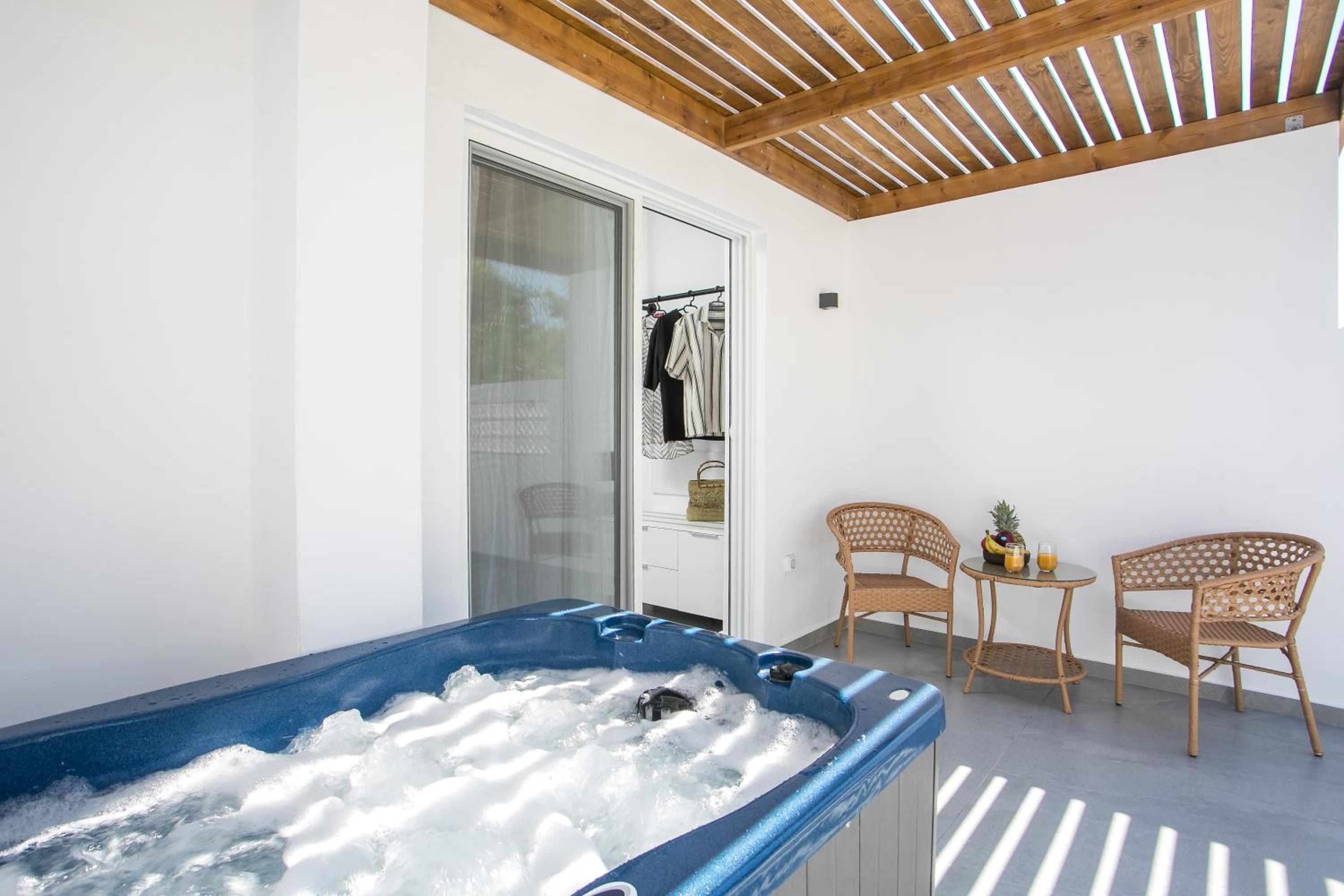 Suite with Hot Tub photo 2