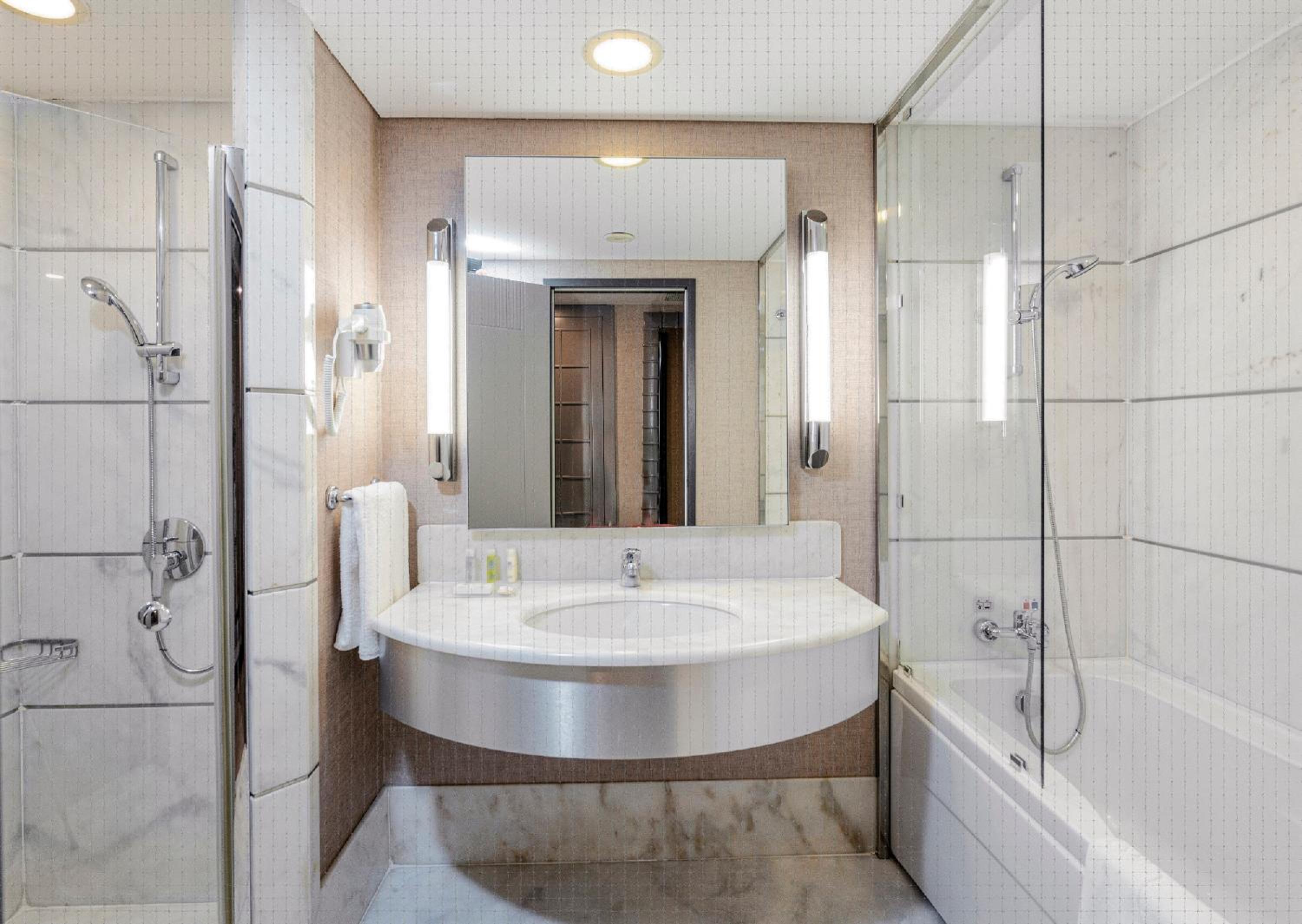 Standard Twin Room - Photo 4