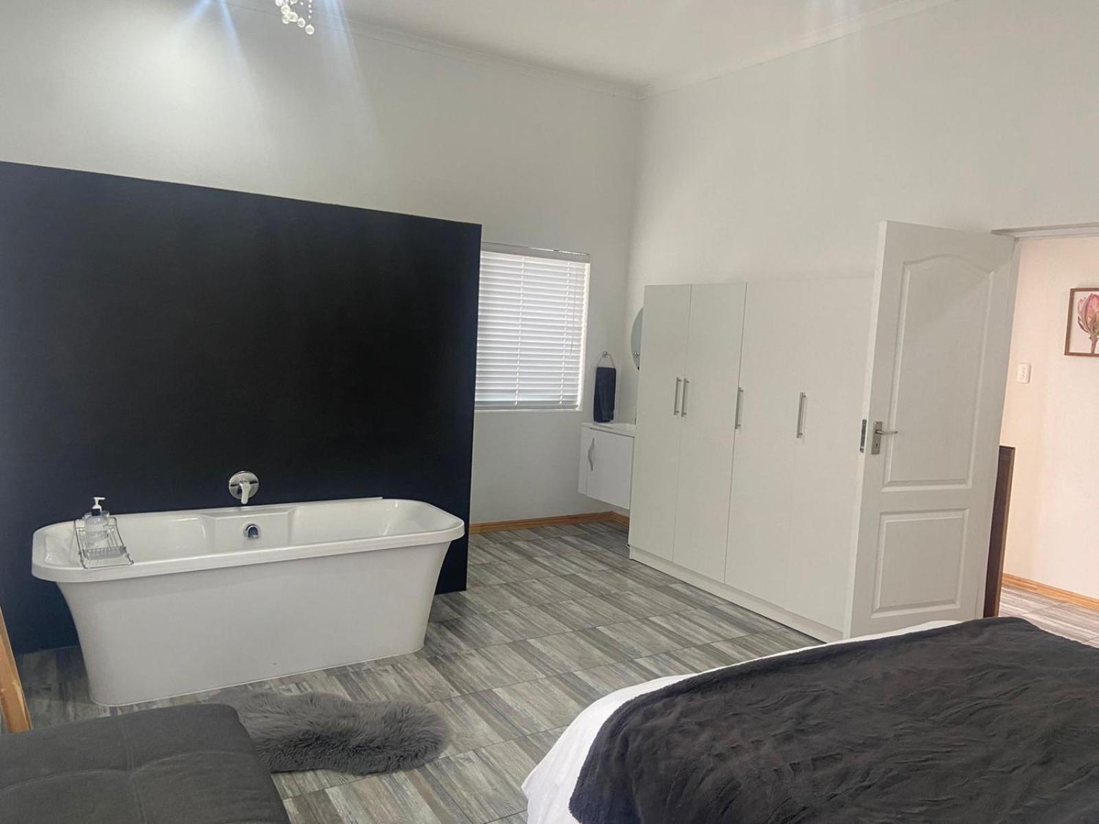 Three-Bedroom Apartment - Photo 3
