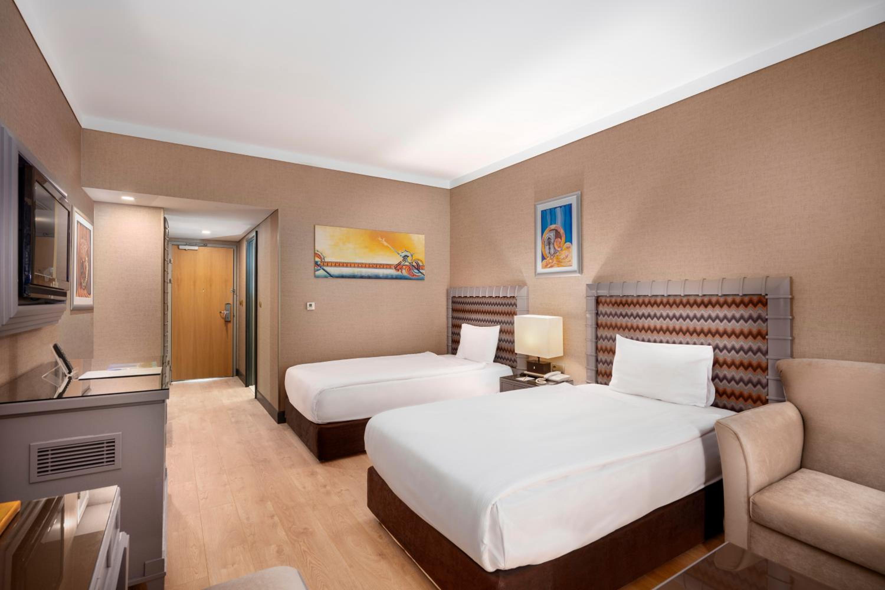 Standard Twin Room - Photo 3