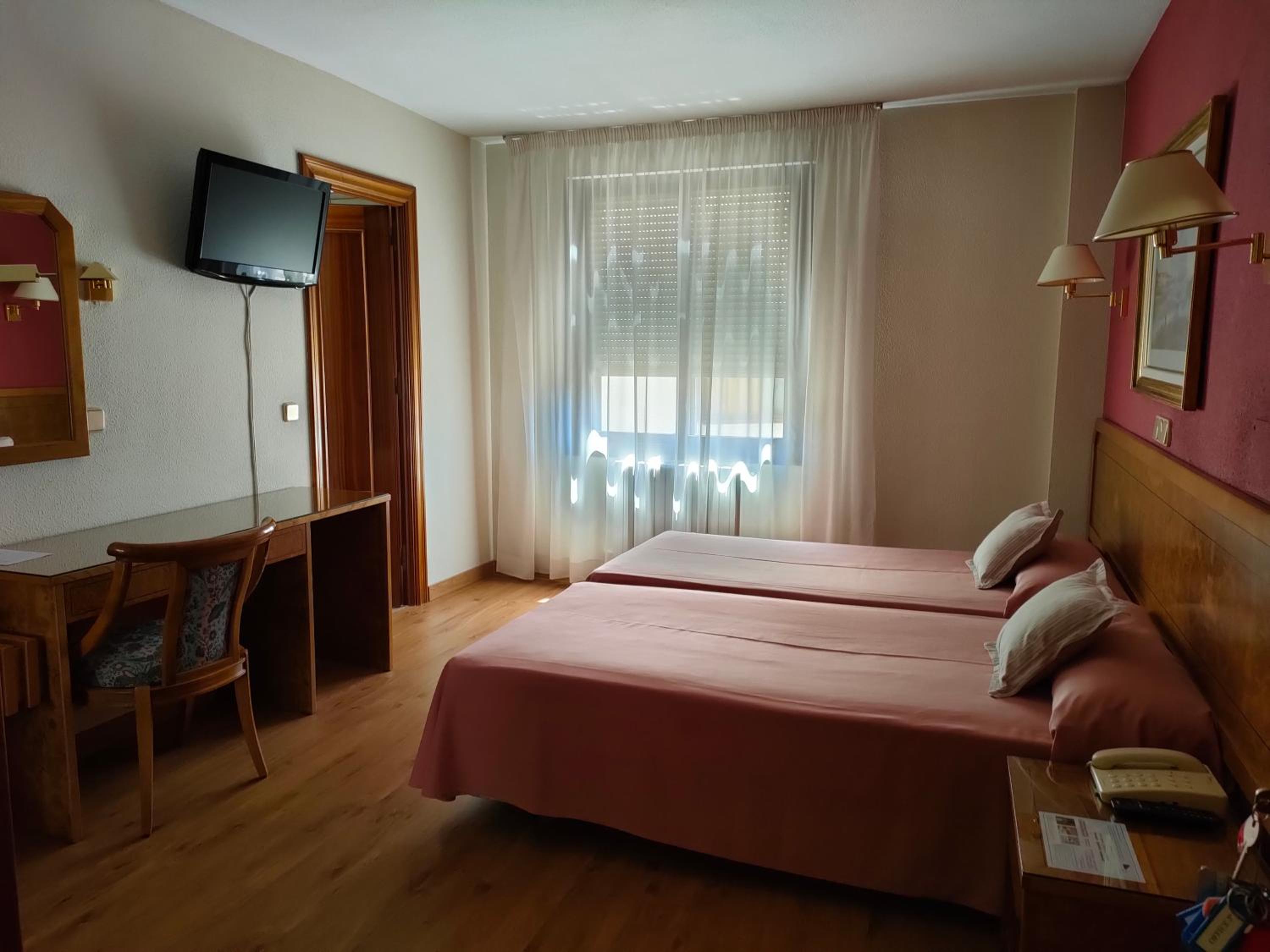 Economy Double Room - Photo 2