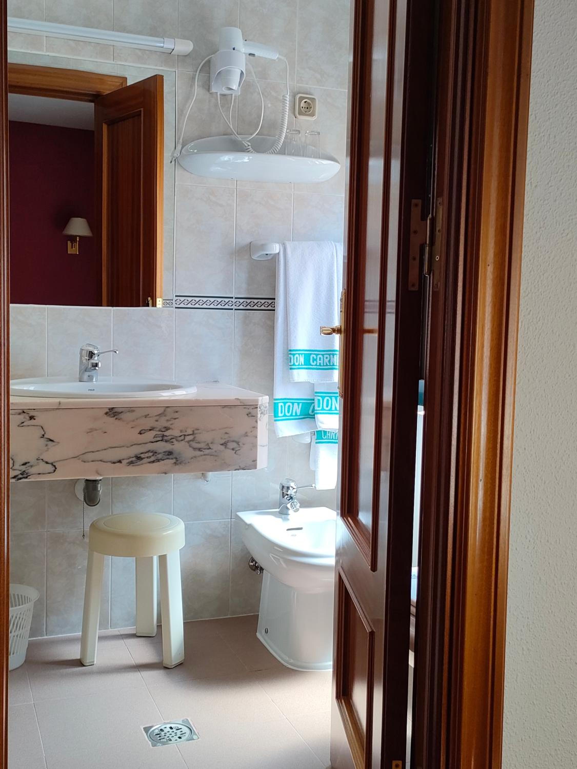 Economy Double Room - Photo 4
