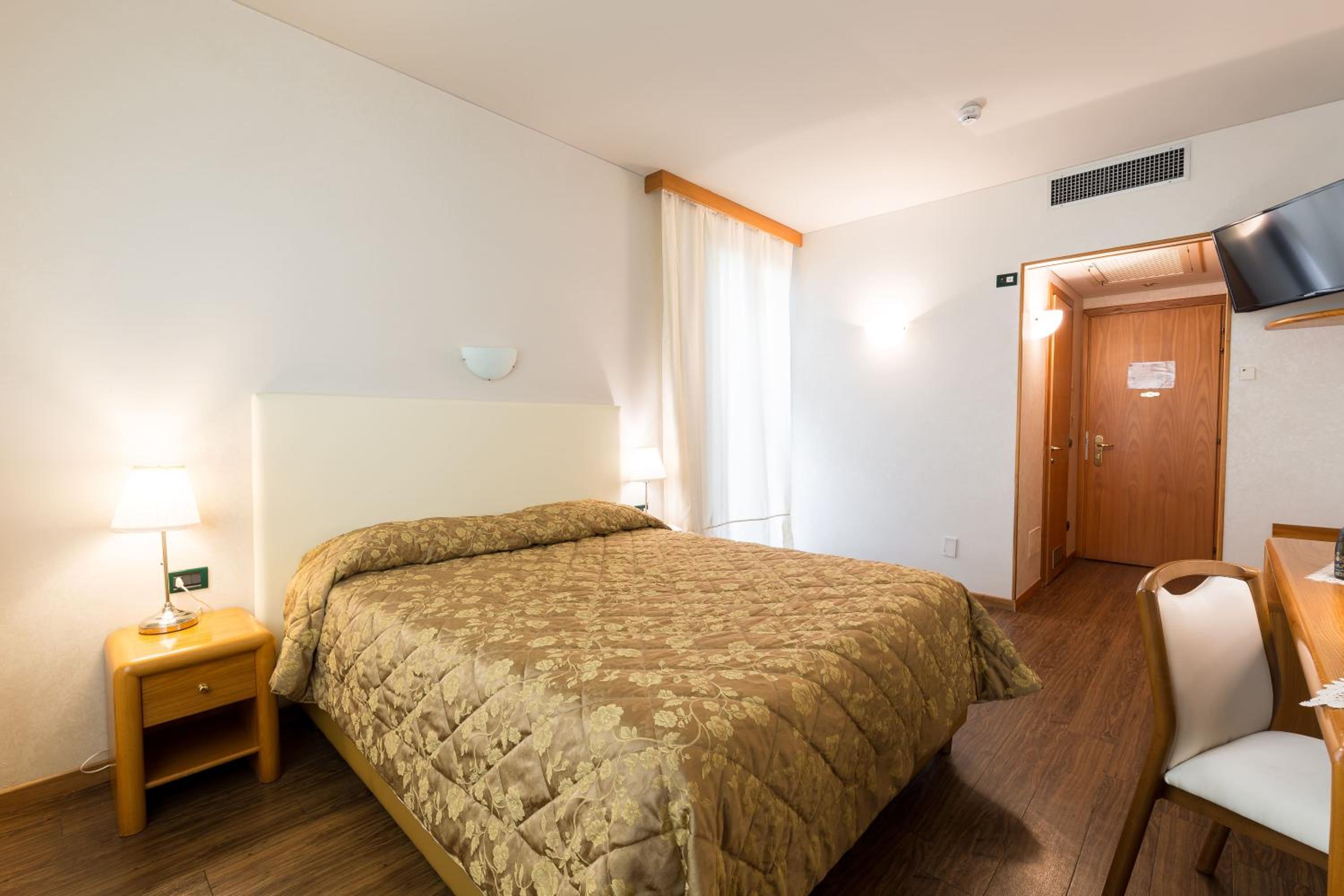 Standard Double Room with Terrace