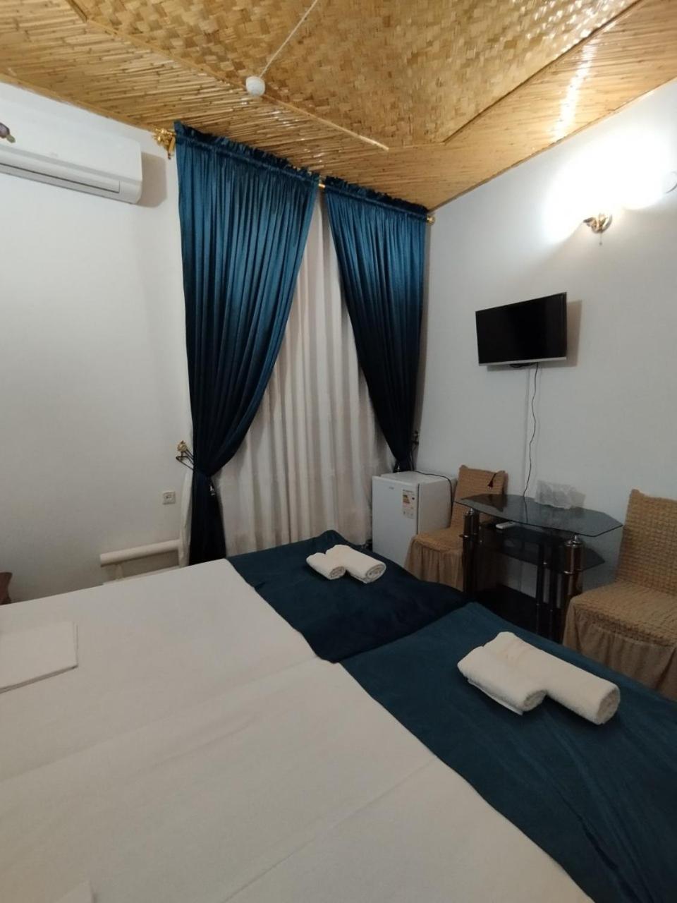 Deluxe Double Room (2 Adults + 1 Child)