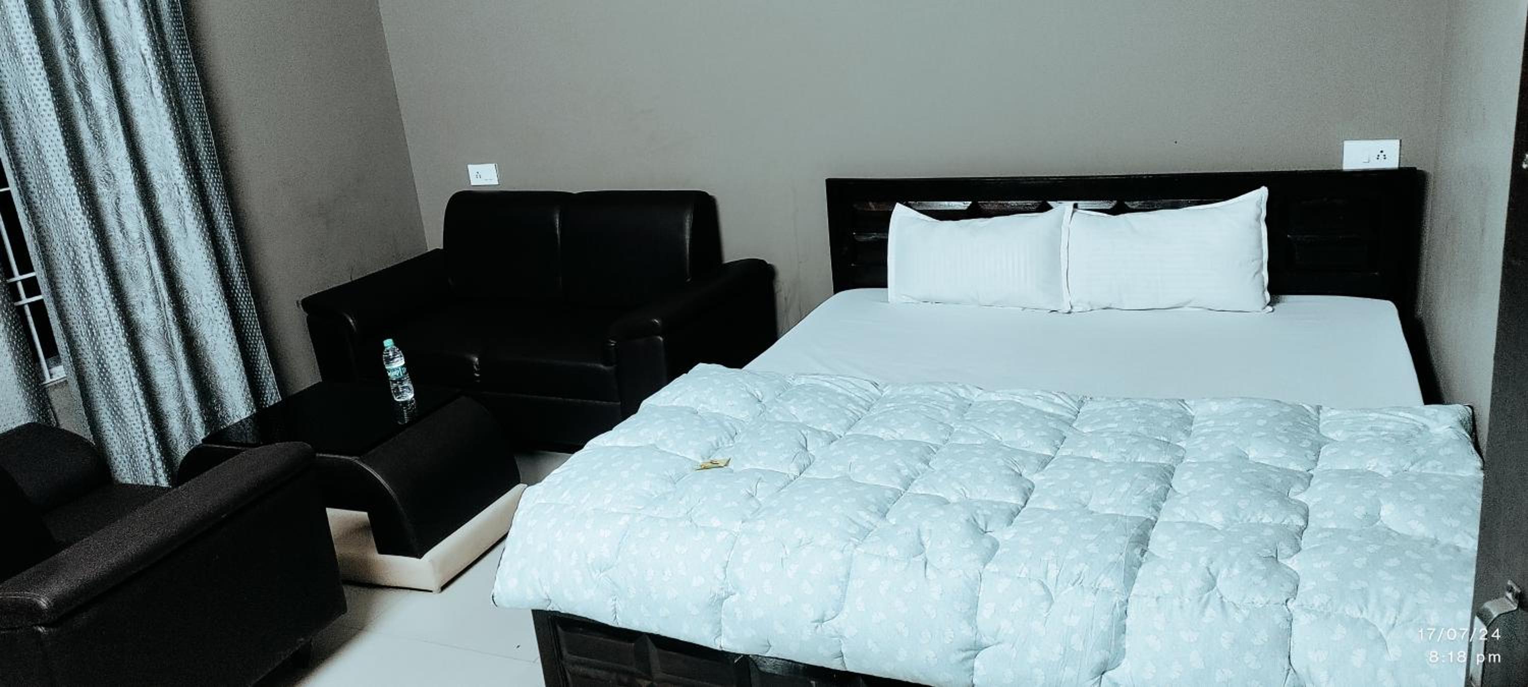 Deluxe King Room photo 3