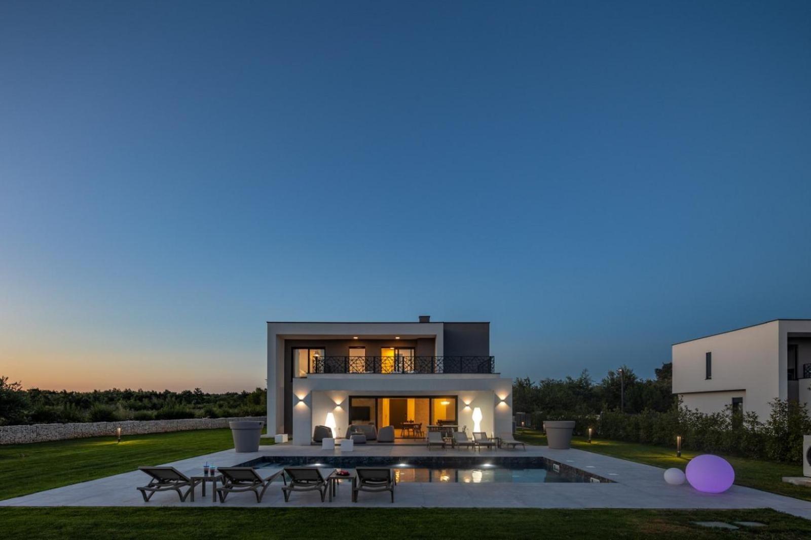 Villa photo 2