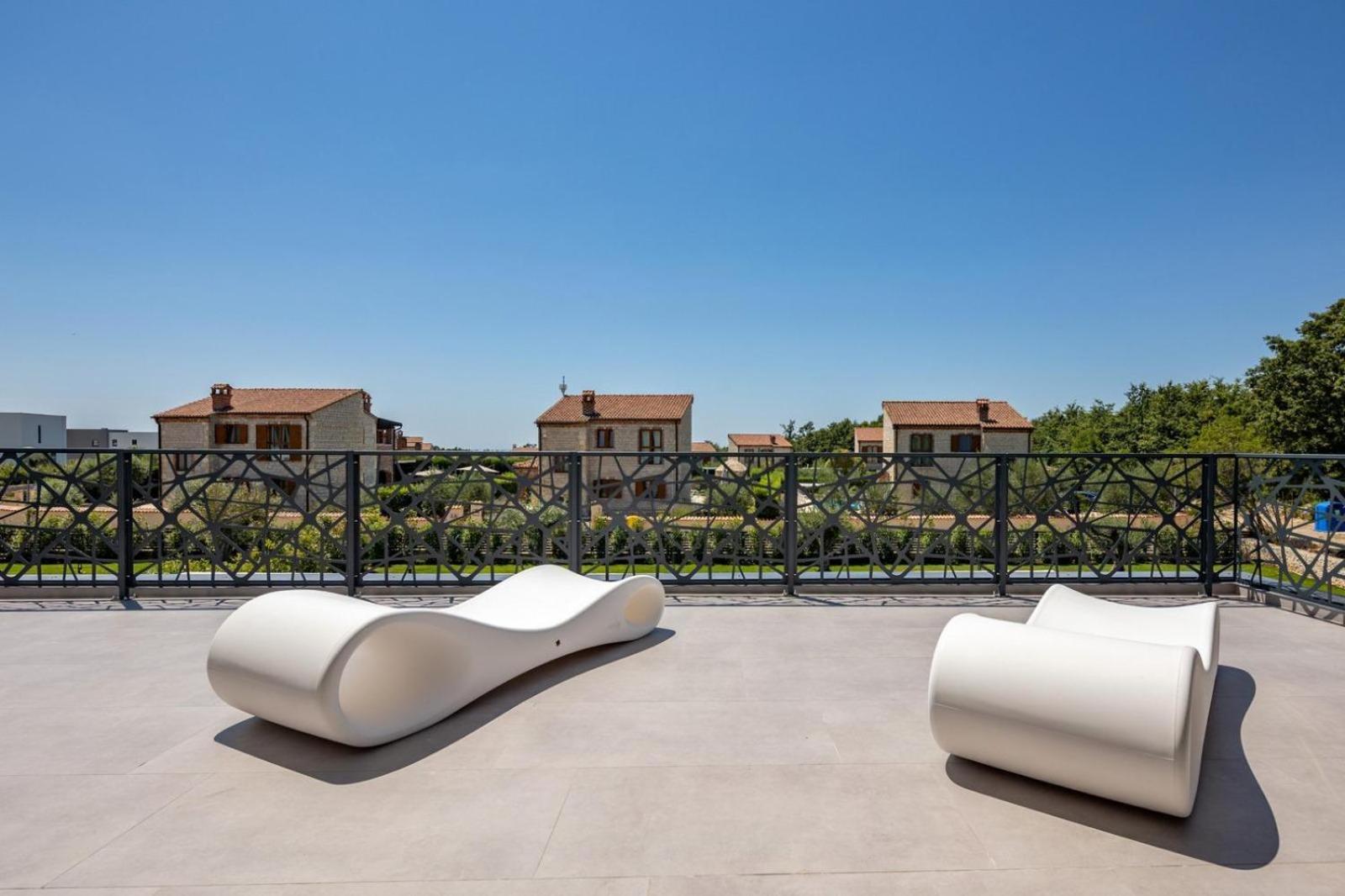 Villa photo 2