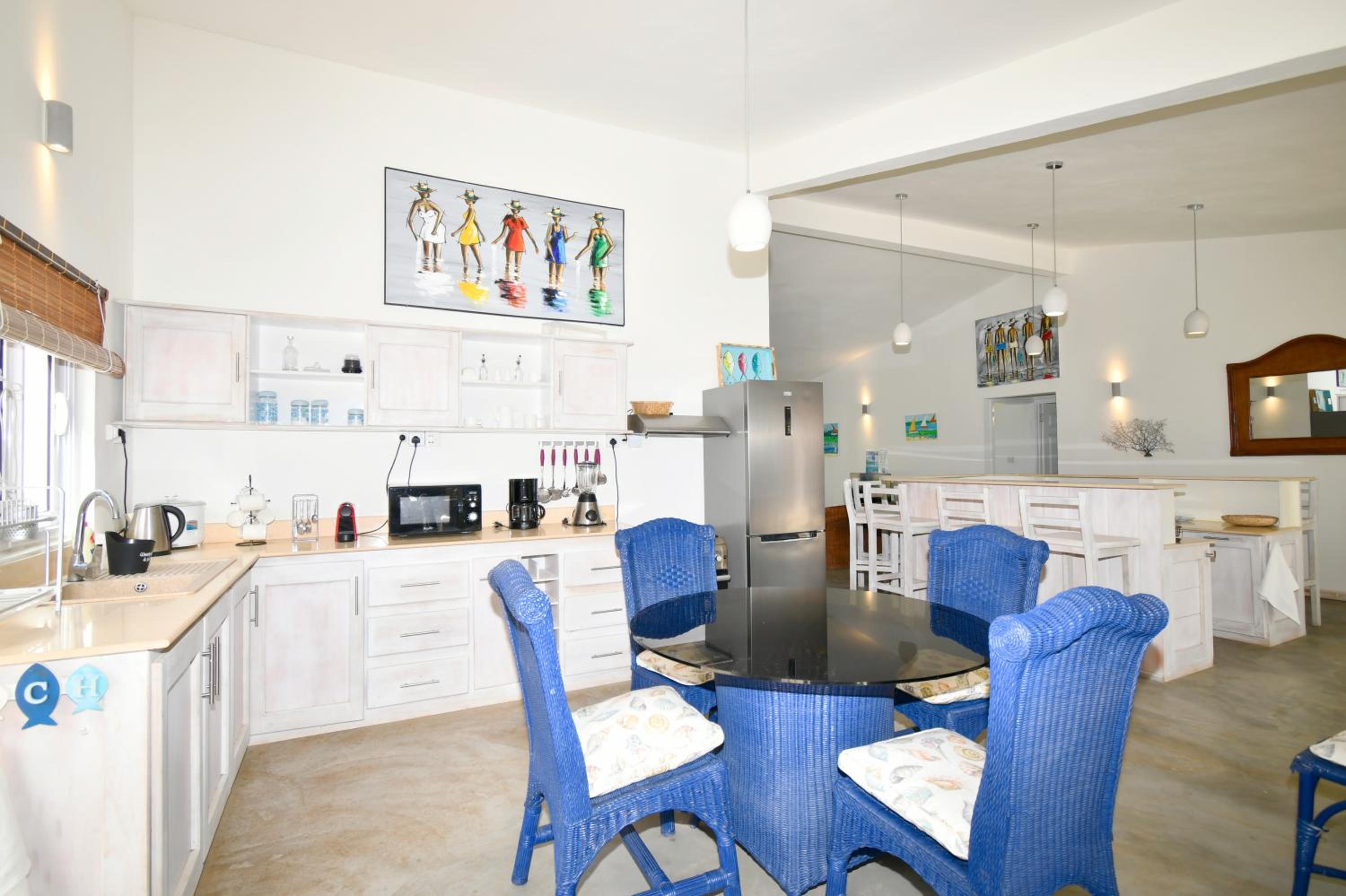 Three-Bedroom House photo 3